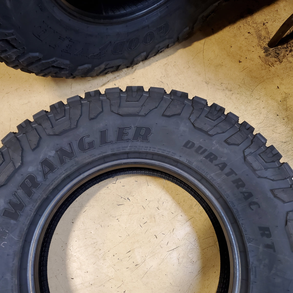 2 GOODYEAR WRANGLER DURATRAC RT BSW LT 255 80 17 123/120Q 176315991