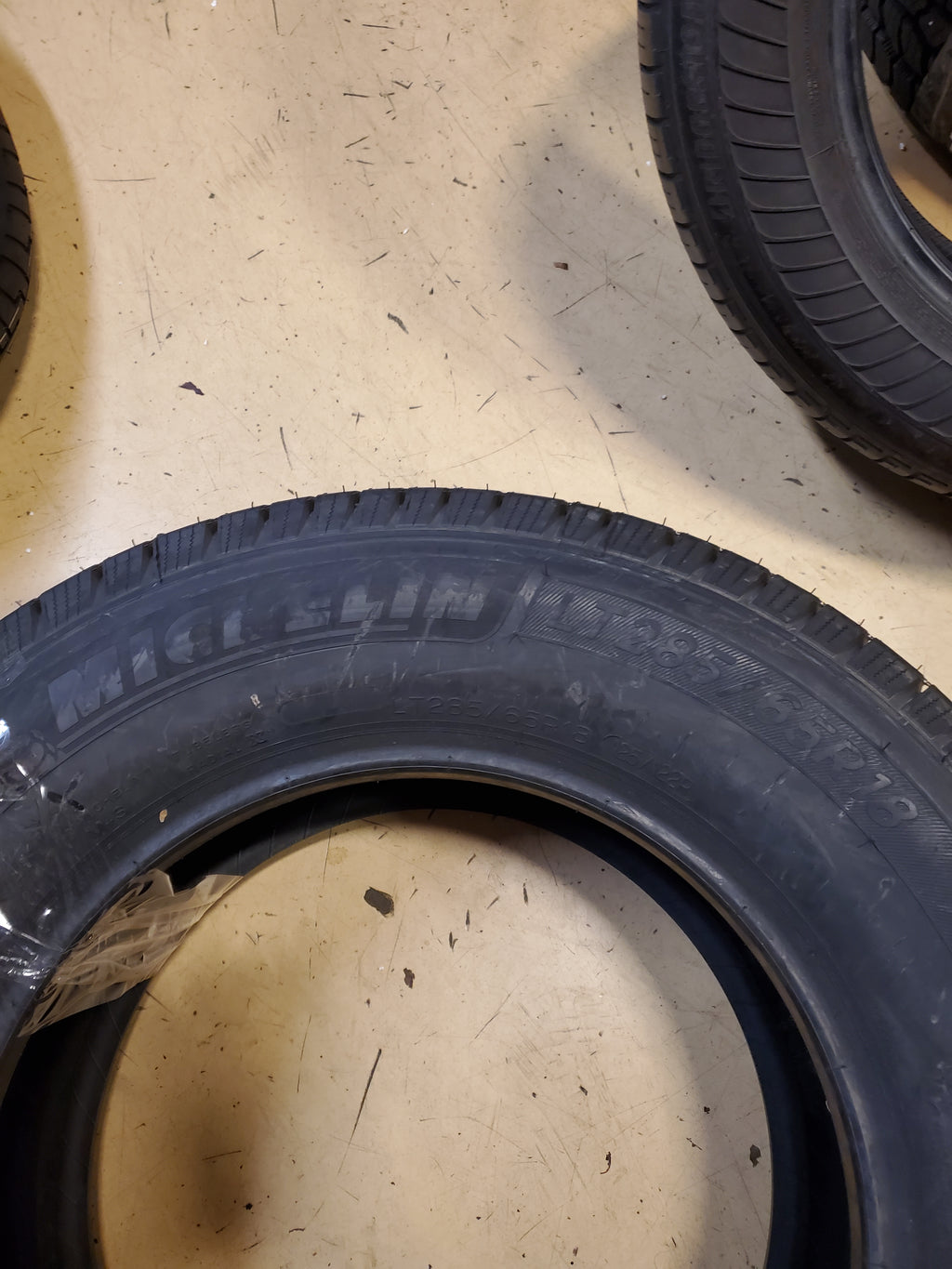 OLD STOCK MICHELIN DEFENDER LTX M/S BSW LT 285 65 18 125/122R HIGHWAY TIRE 63733