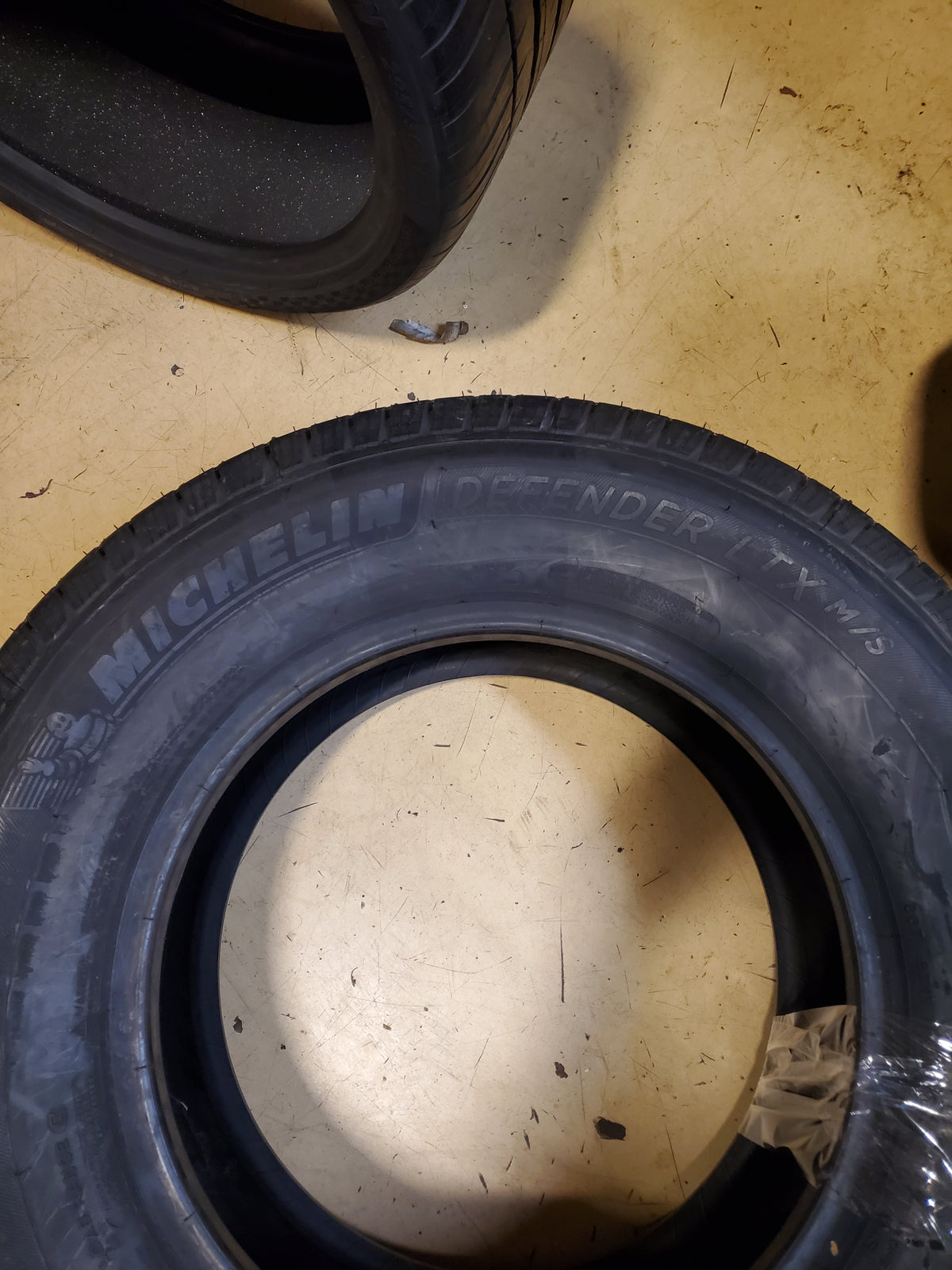 OLD STOCK MICHELIN DEFENDER LTX M/S BSW LT 285 65 18 125/122R HIGHWAY TIRE 63733