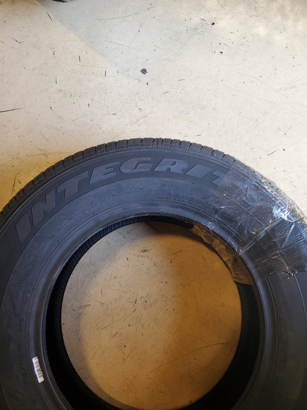 NOS GOODYEAR  GOODYEAR INTEGRITY BSW P 215 70 15 98S ALL SEASON TIRE 402282047