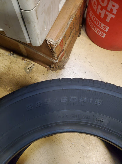 NOS GOODYEAR VIVA 3 A/S 225 60 16 98T ALL SEASON TIRE 747715378