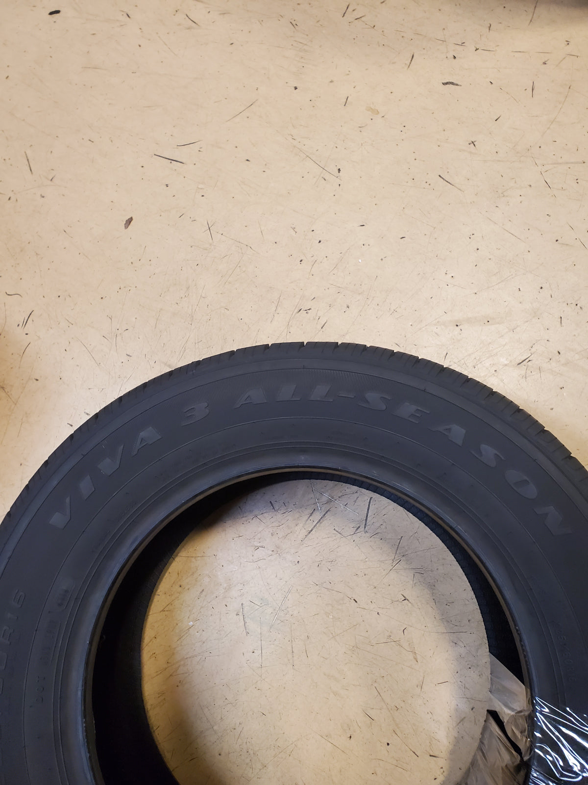 NOS GOODYEAR VIVA 3 A/S 225 60 16 98T ALL SEASON TIRE 747715378