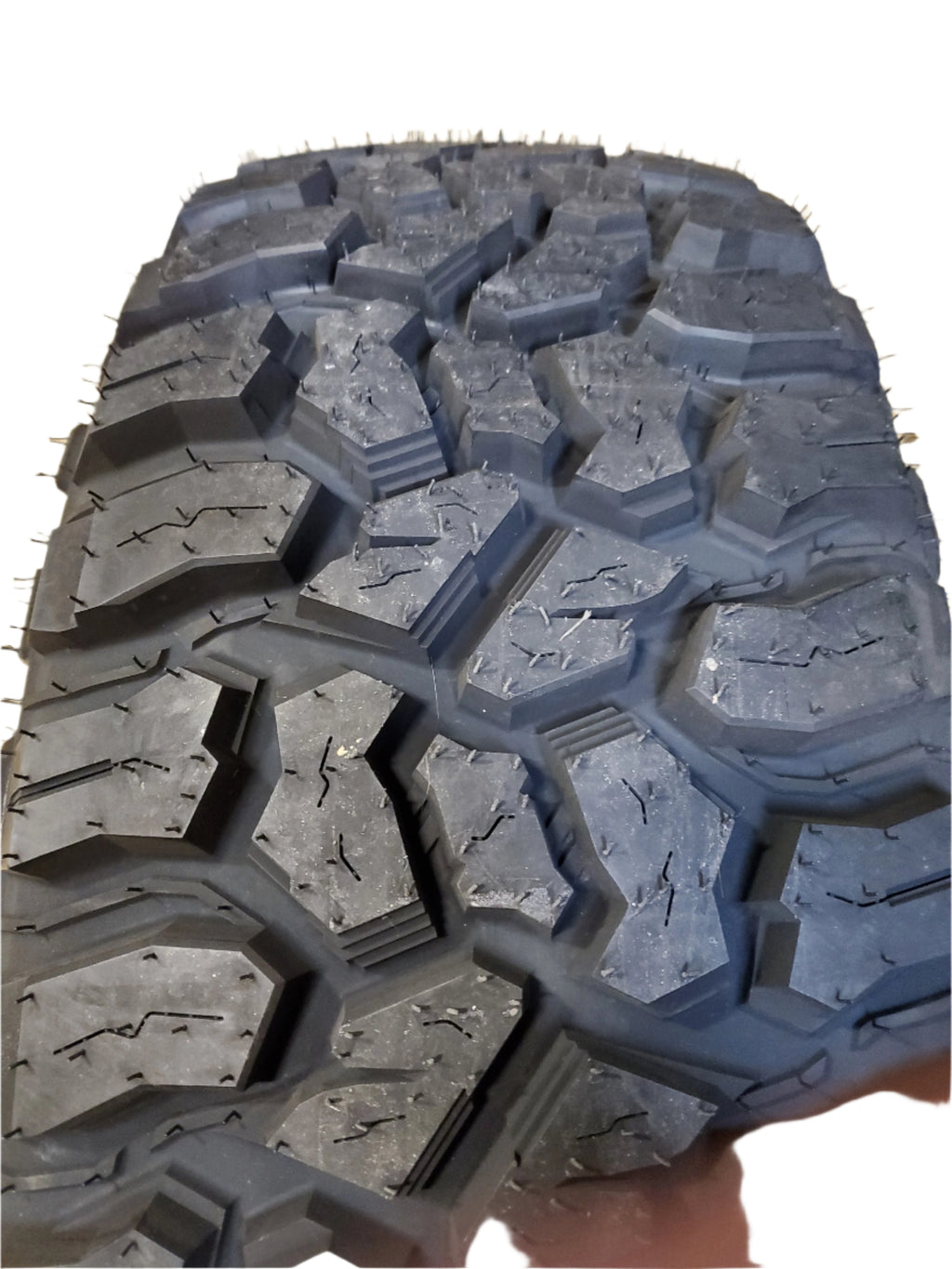 MASTERTRACK BADLANDS M/T BSW LT 275/70R18 125/122Q MUD TIRE MASTMT004