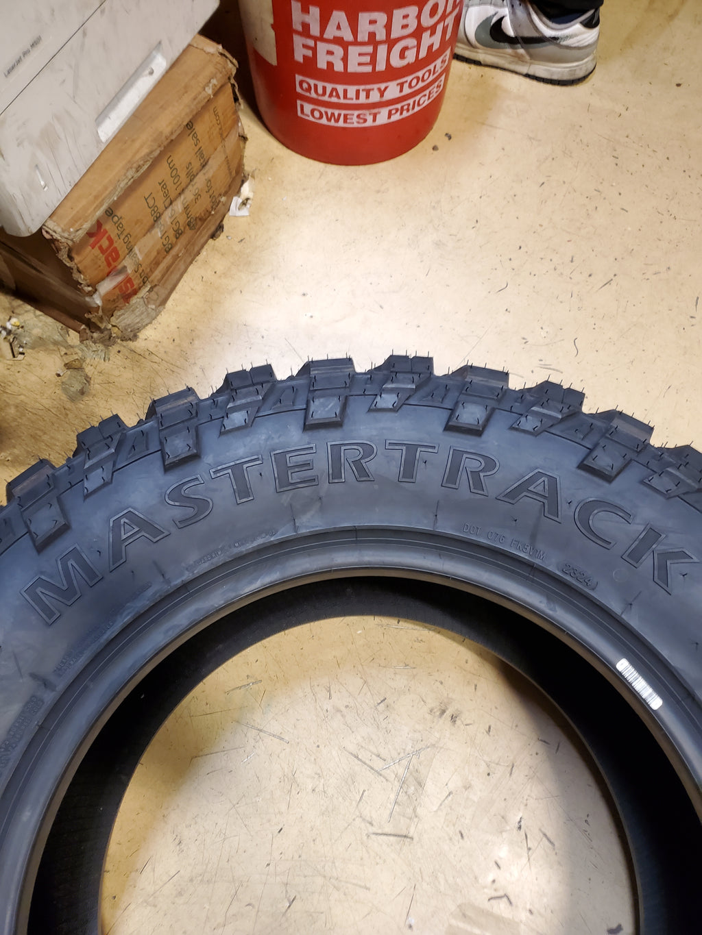 MASTERTRACK BADLANDS M/T BSW LT 275/70R18 125/122Q MUD TIRE MASTMT004
