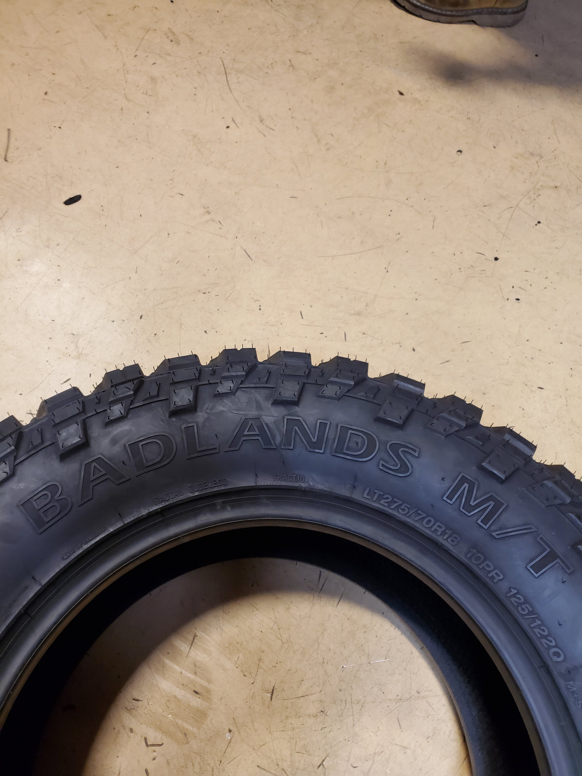 MASTERTRACK BADLANDS M/T BSW LT 275/70R18 125/122Q MUD TIRE MASTMT004