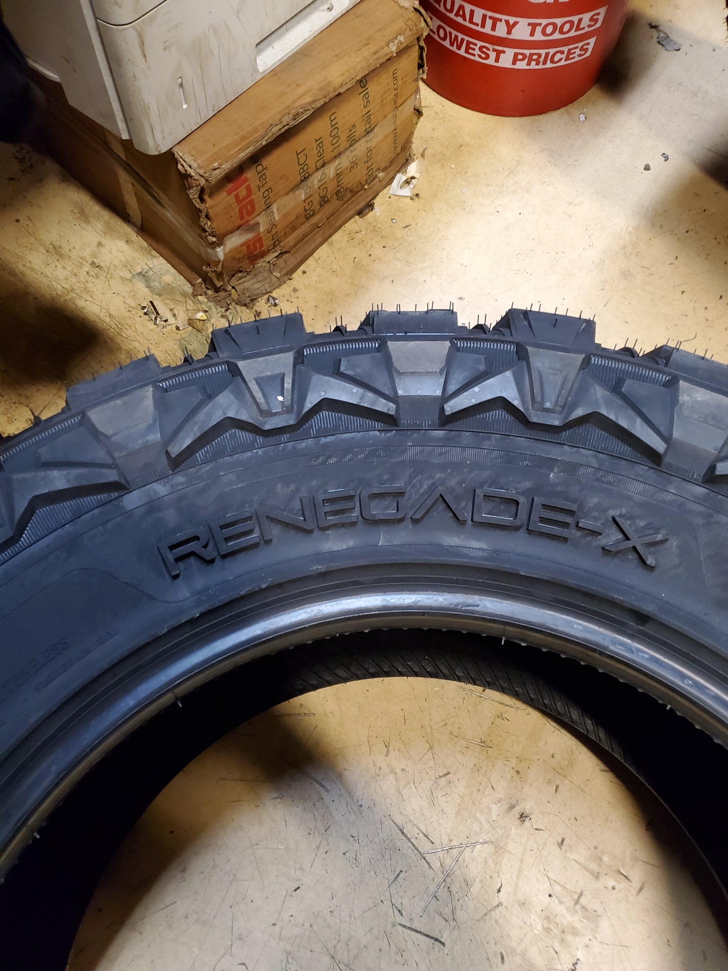 RADAR RENEGADE-X BSW LT 37 12.50 20 128Q 12 PLY MUD TIRE RACSTH0085