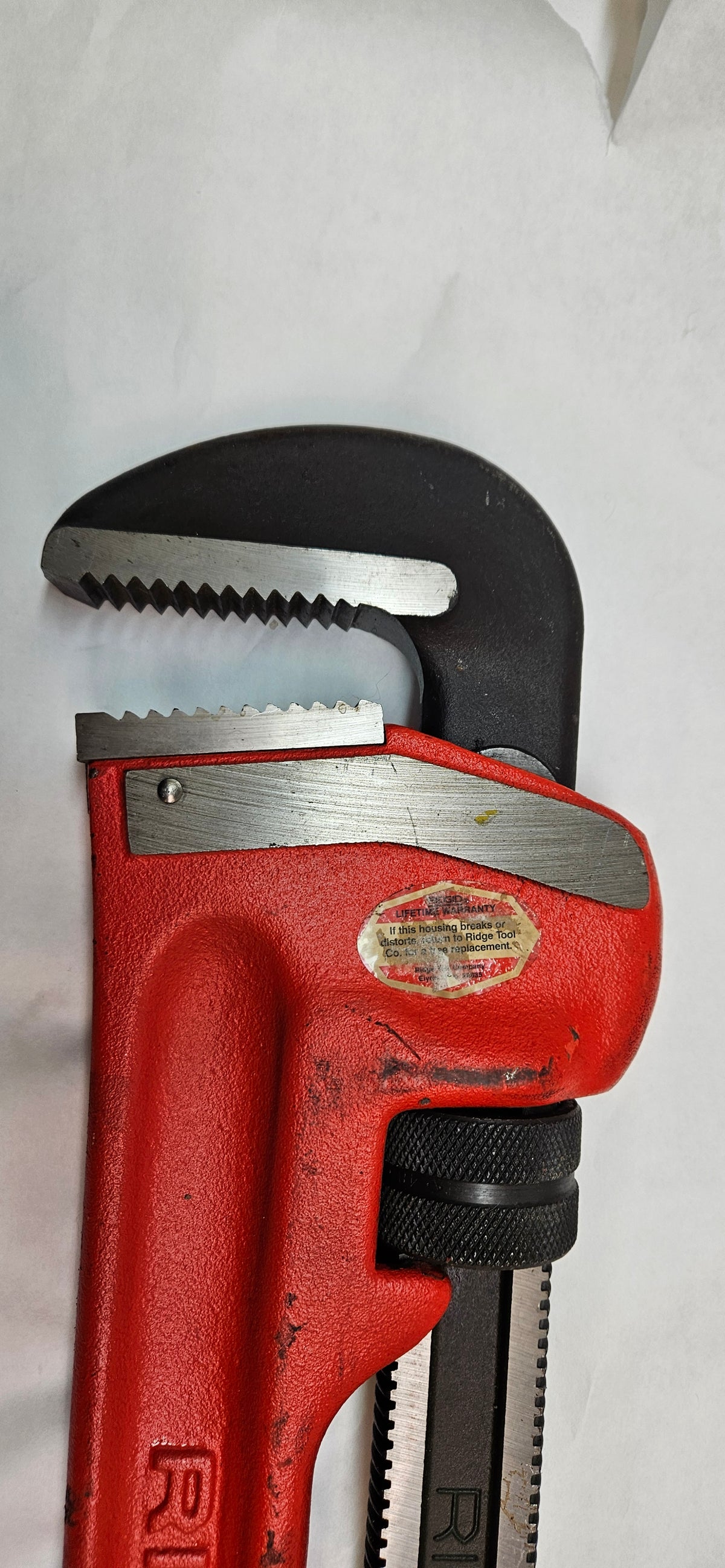 RIDGID 31040 48" HEAVY-DUTY STRAIGHT PIPE WRENCH, 6" PIPE CAPACITY, RED