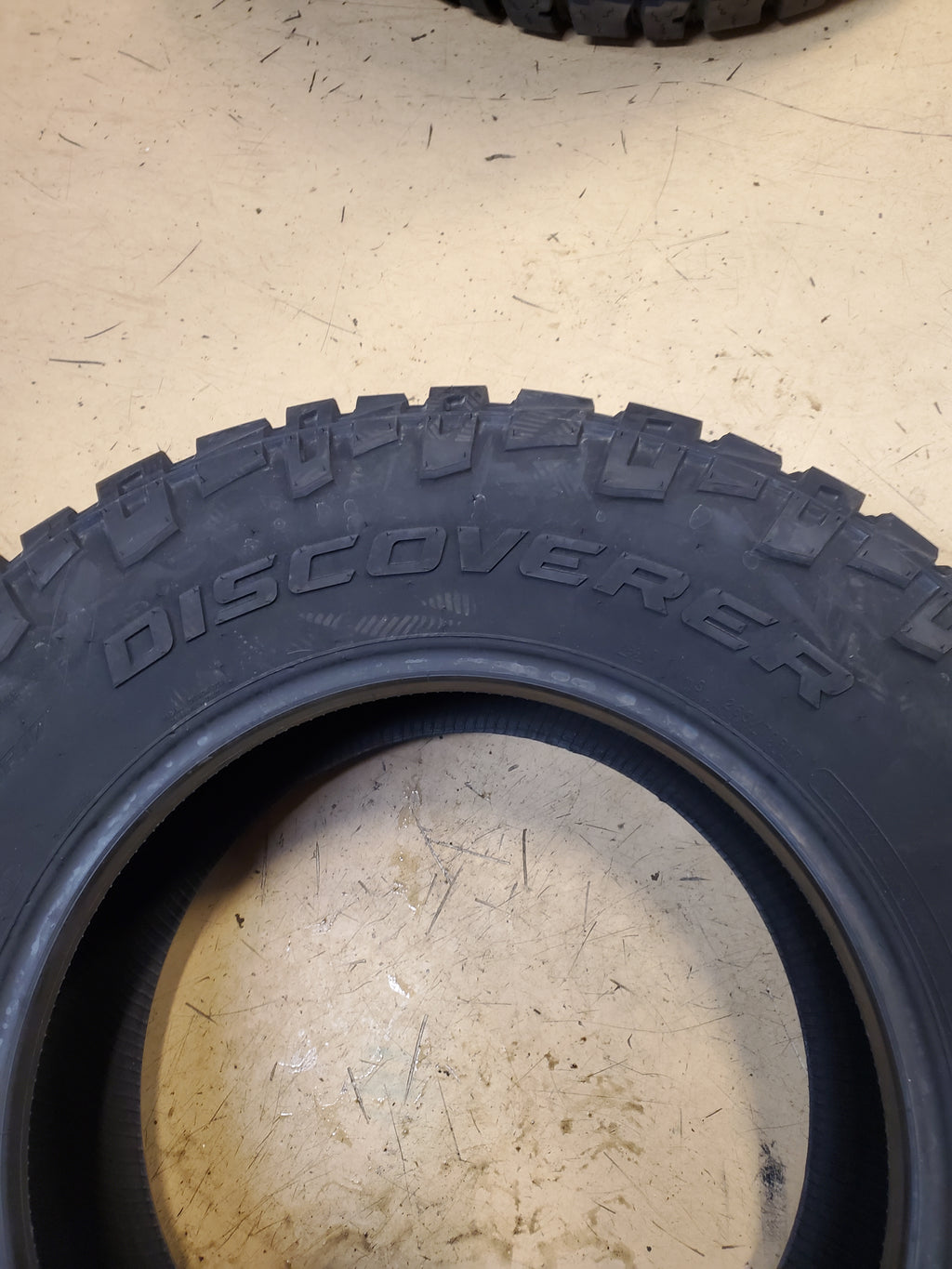 COOPER DISCOVERER RUGGED TREK P 265 70 17 116T XL RUGGED TERRAIN TIRE 171101005