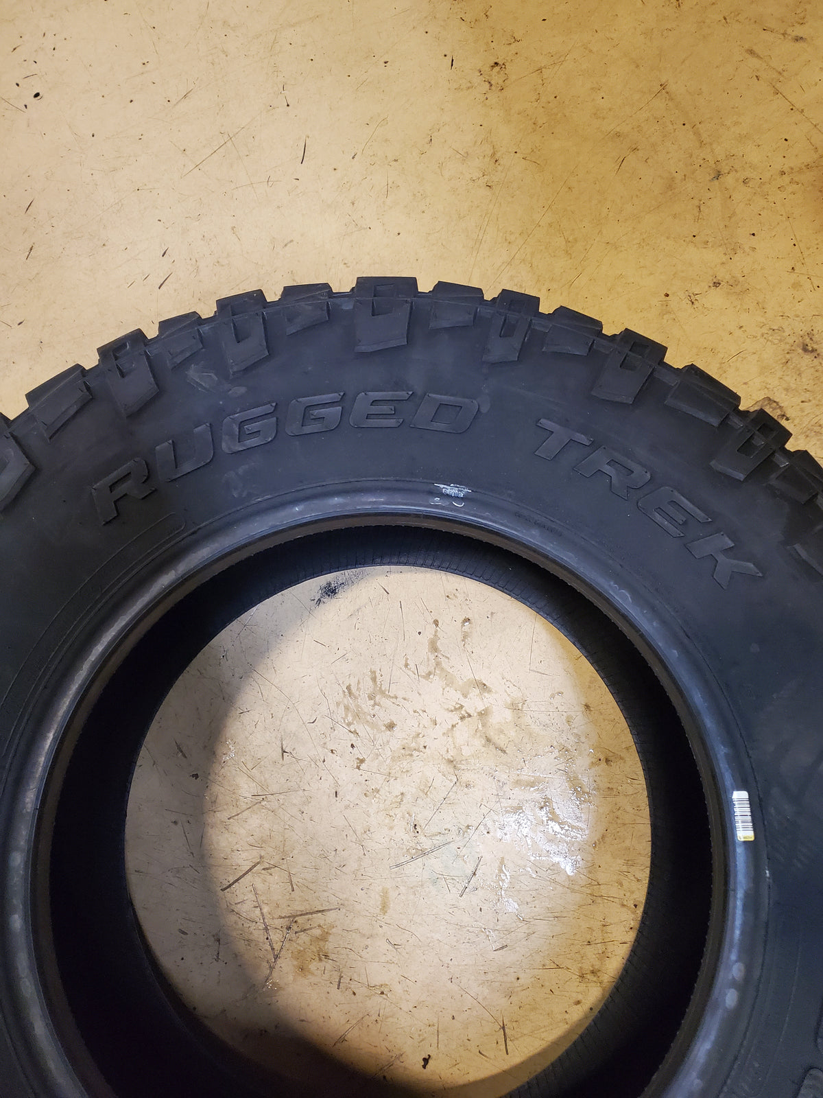 COOPER DISCOVERER RUGGED TREK P 265 70 17 116T XL RUGGED TERRAIN TIRE 171101005