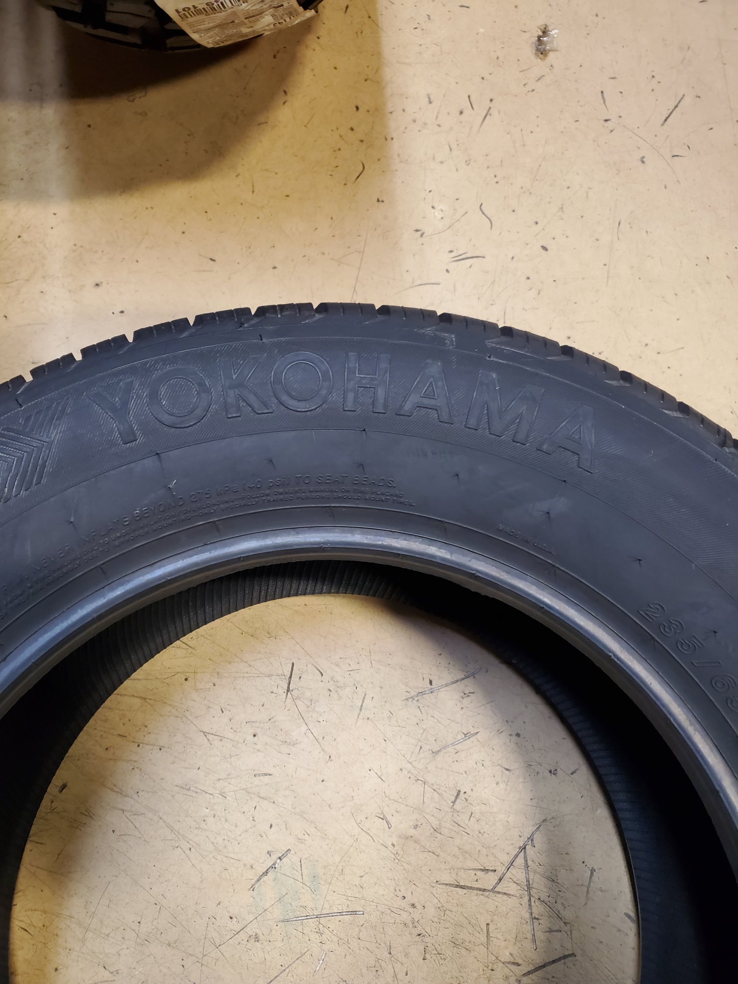 YOKOHAMA AVID TOURING-S BSW P 235 65 16 103T ALL SEASON TIRE 110131824