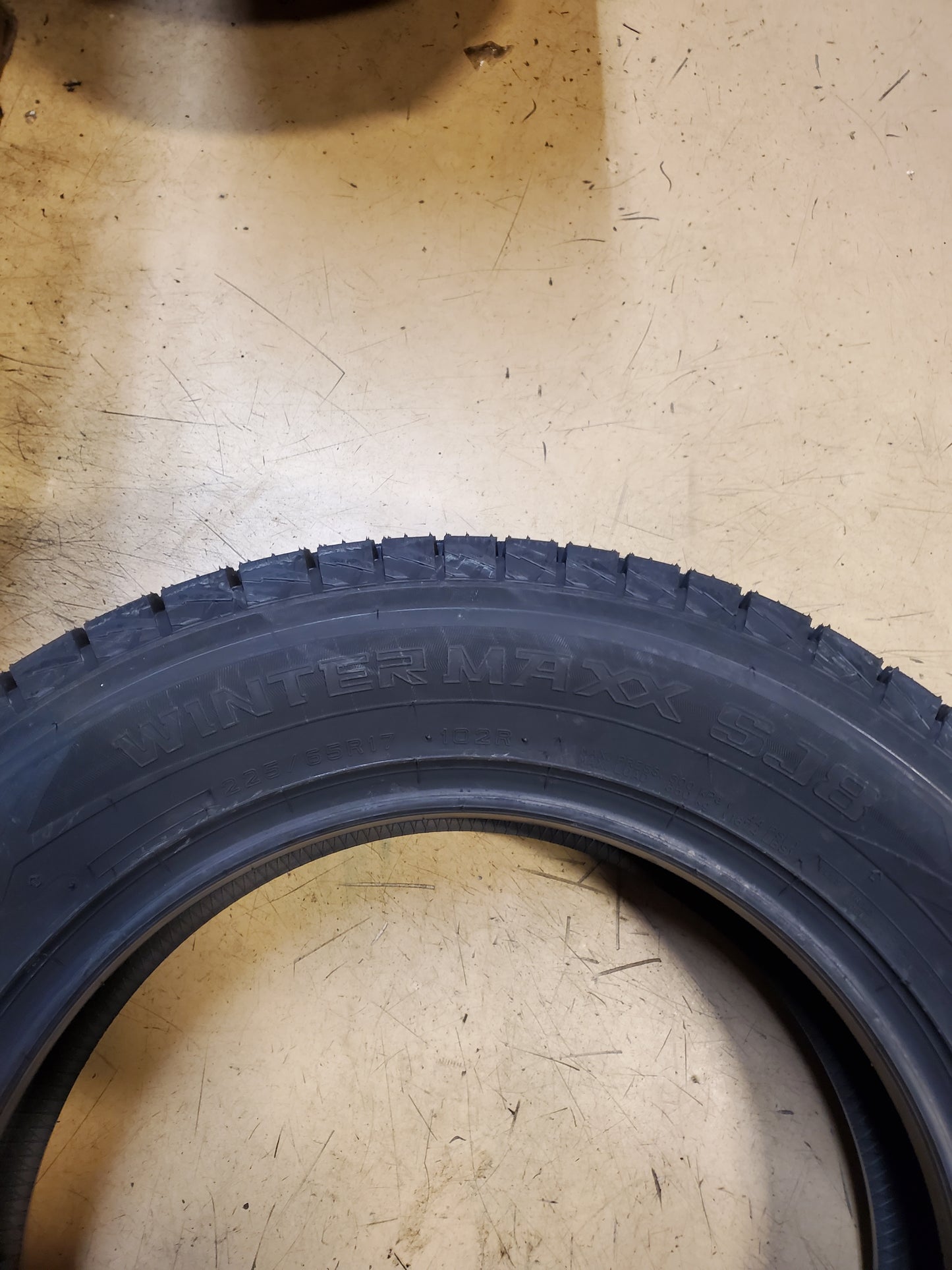 2 DUNLOP WINTER MAXX SJ8 BSW P 225 65 17 102R WINTER TIRE 290124108