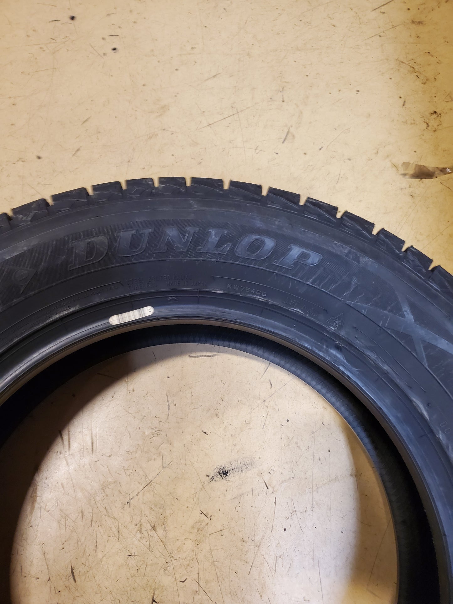 2 DUNLOP WINTER MAXX SJ8 BSW P 225 65 17 102R WINTER TIRE 290124108