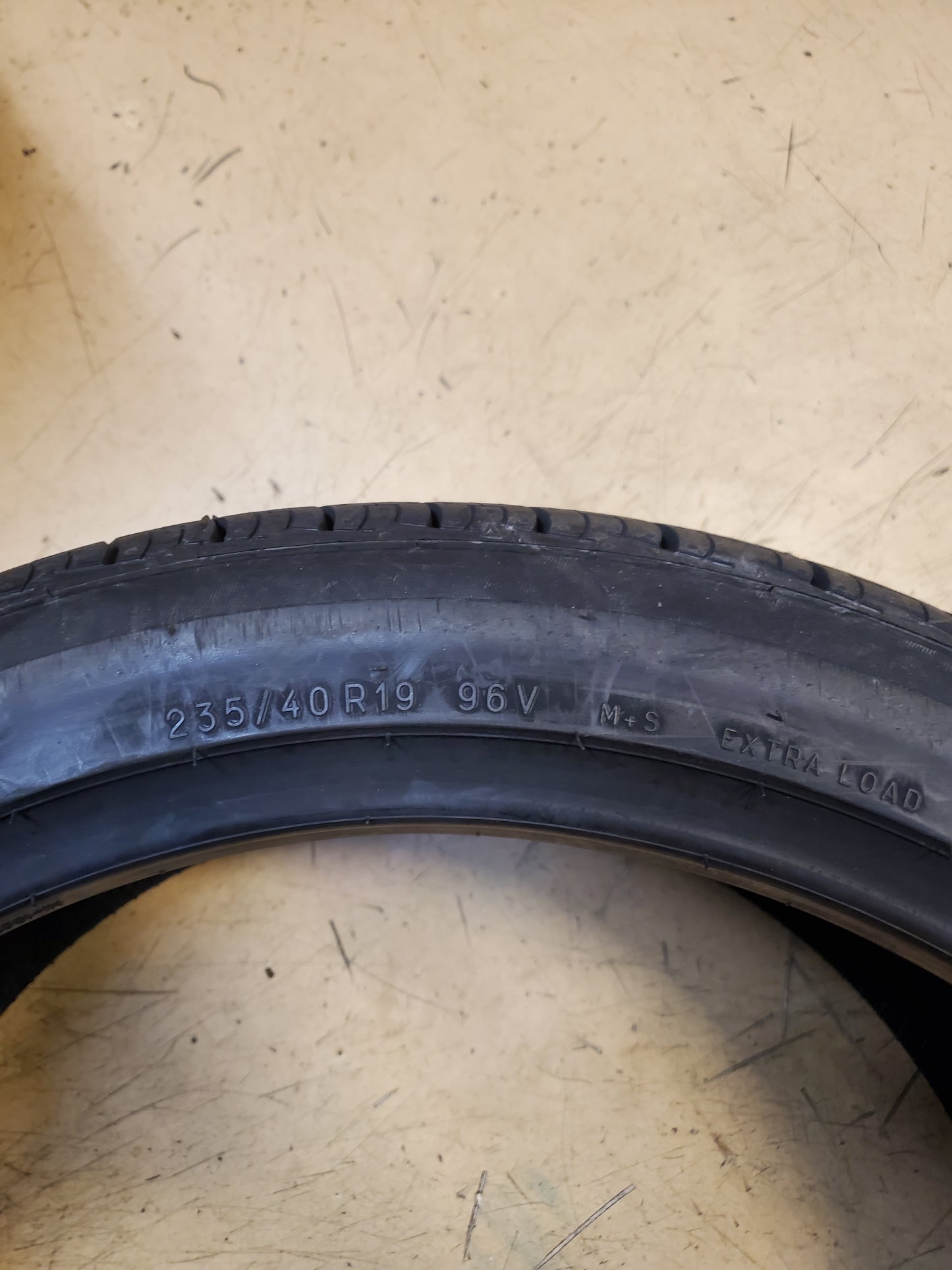 UNIROYAL TIGER PAW TOURING A/S BSW P 235 40 19 96V XL ALL SEASON TIRE 75093