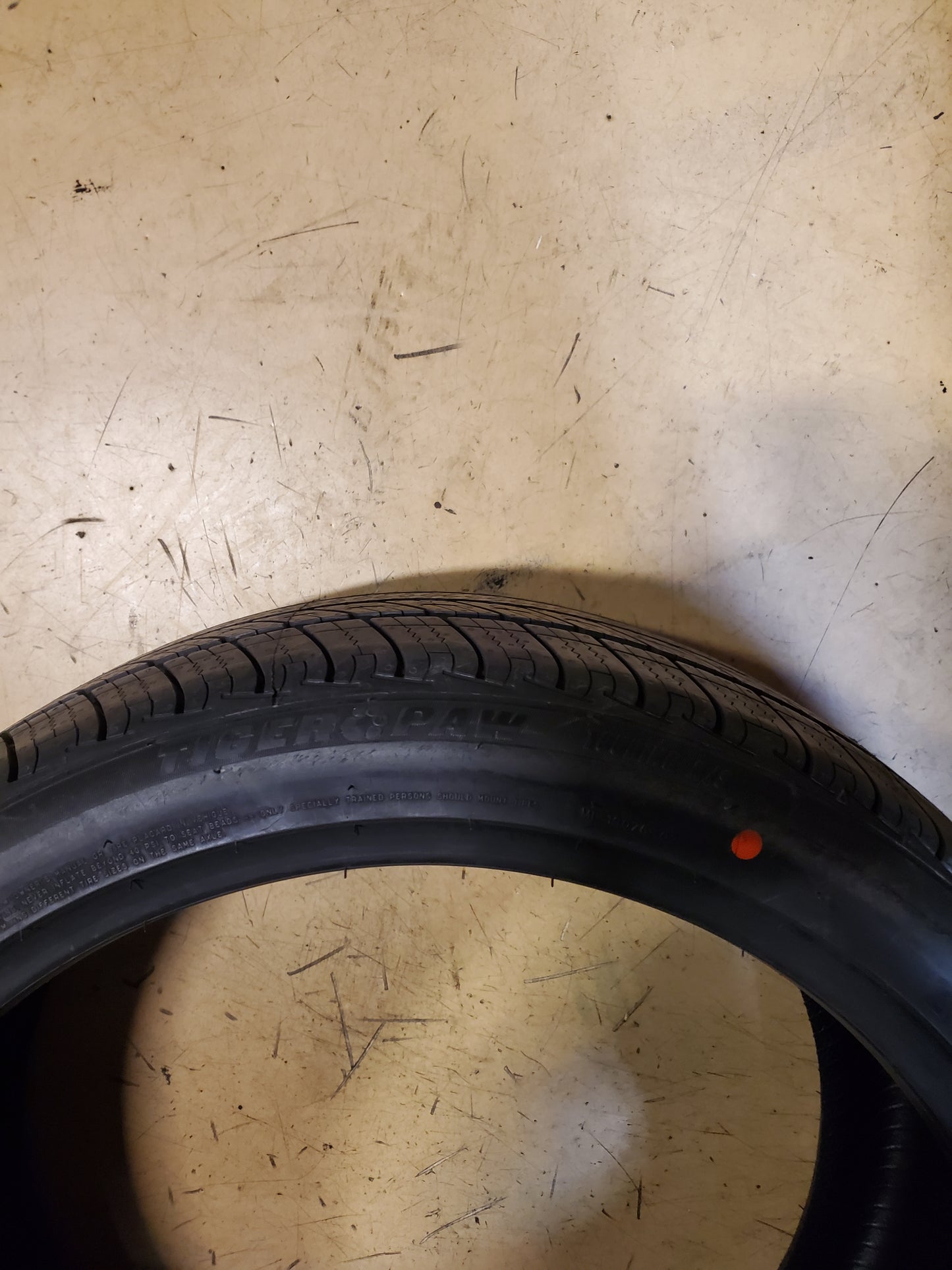 UNIROYAL TIGER PAW TOURING A/S BSW P 235 40 19 96V XL ALL SEASON TIRE 75093