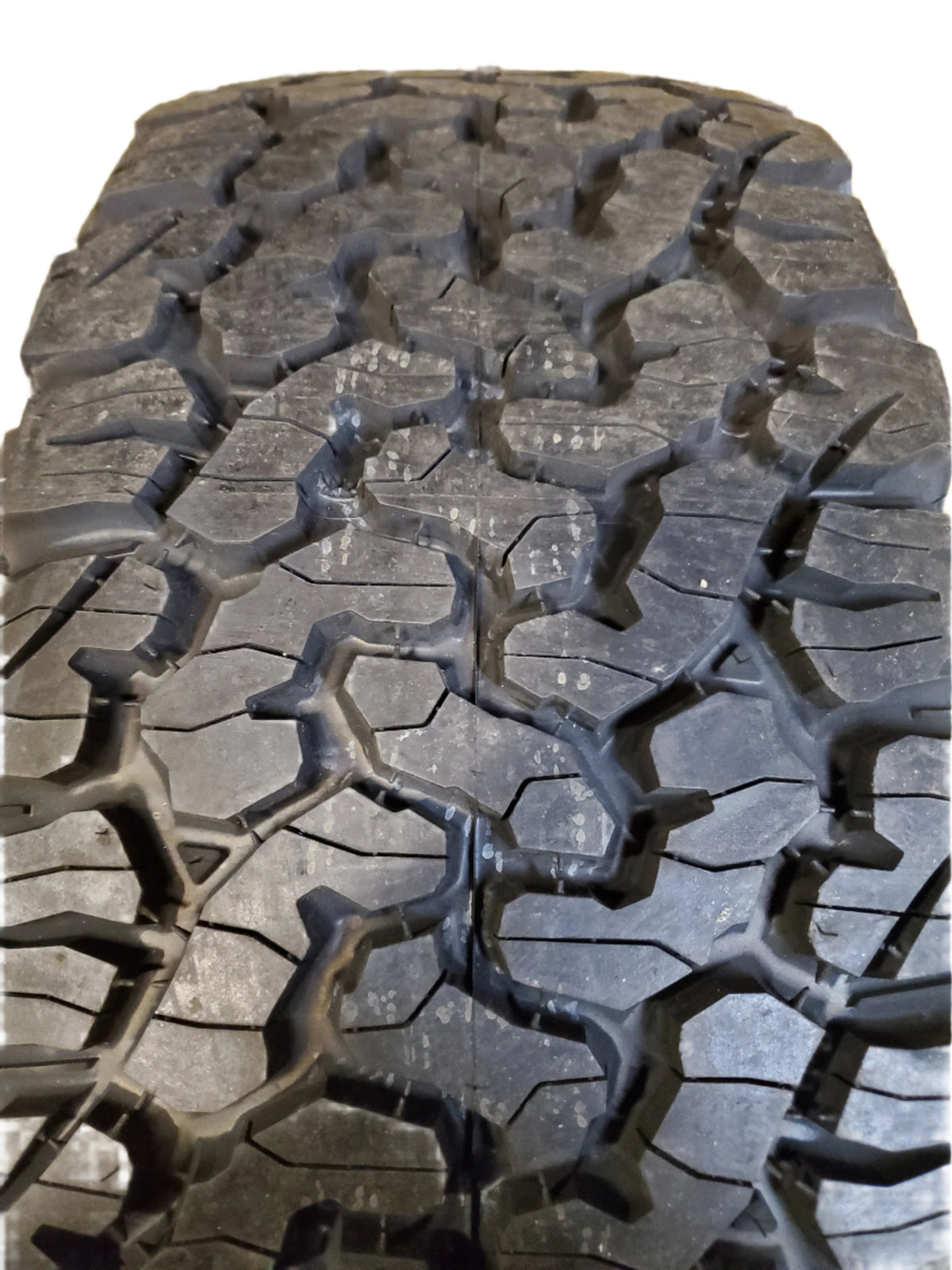 BFGOODRICH ALL-TERRAIN T/A KO2 RWL LT 285 60 18 118/115S TIRE 99506