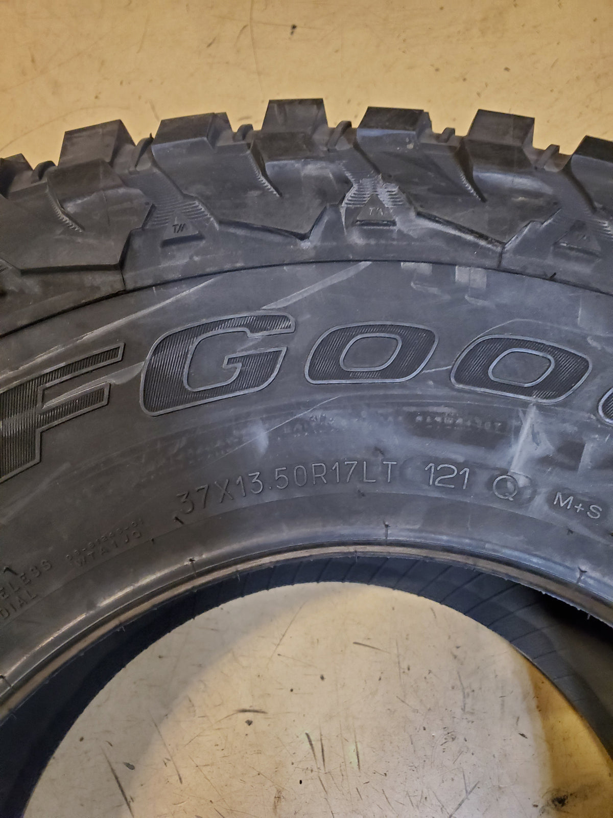 BFGOODRICH MUD TERRAIN T/A KM3 BSW LT  37 13.50 17 121Q 10 PLY MUD TIRE 79851