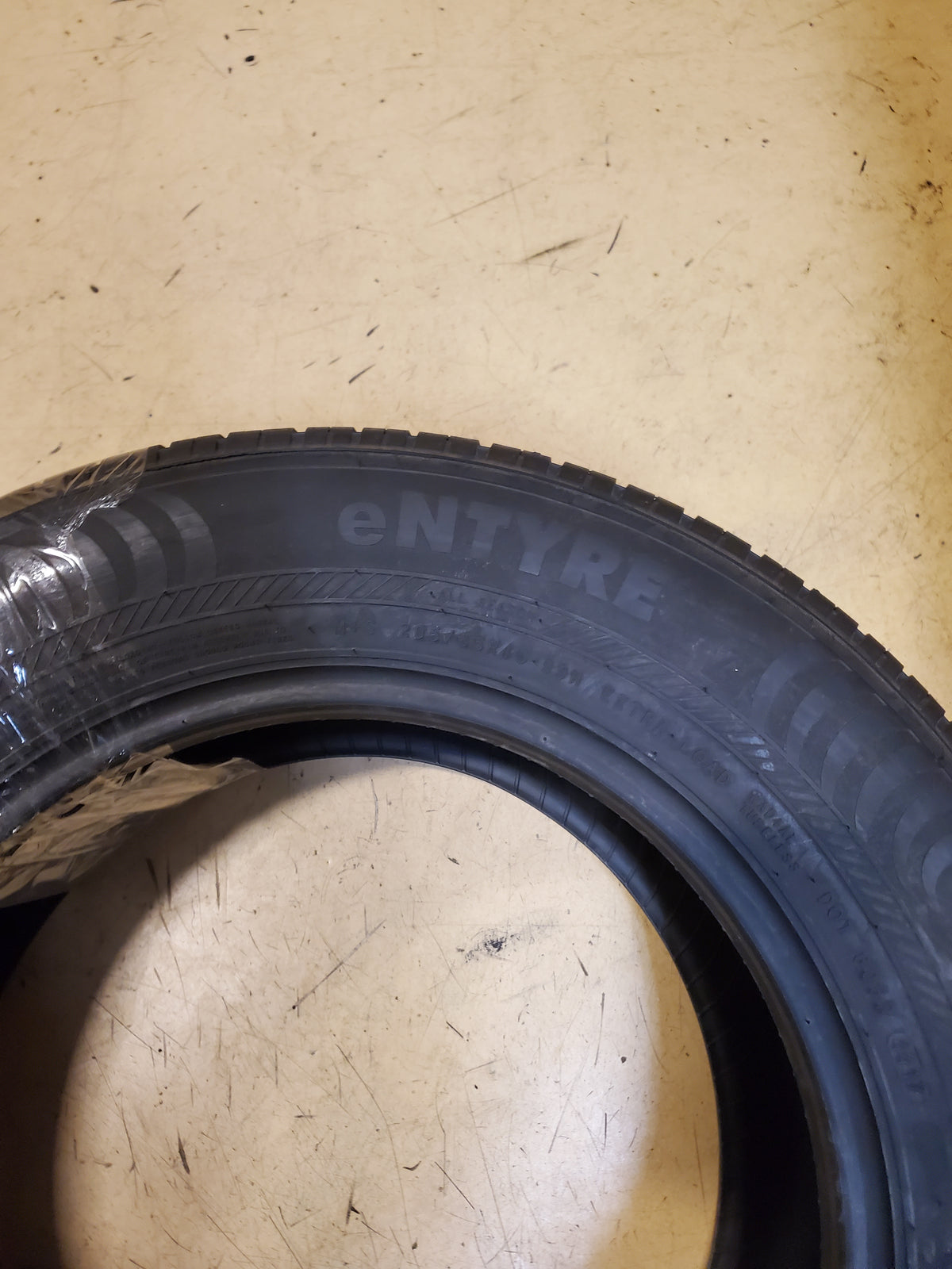 NOS NOKIAN ENTYRE BSW P 205 65 15 99H XL ALL SEASON TIRE T427911