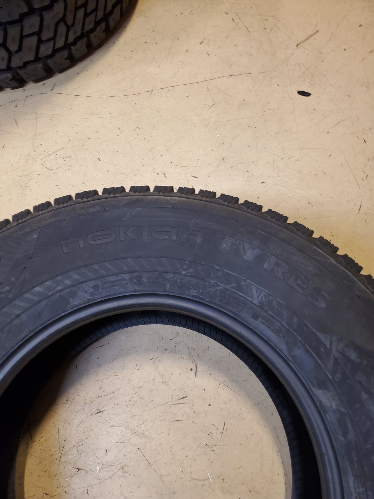 NOS NOKIAN HAKKAPELIITTA R3 SUV BSW P 265 70 17 115R WINTER TIRE T430650