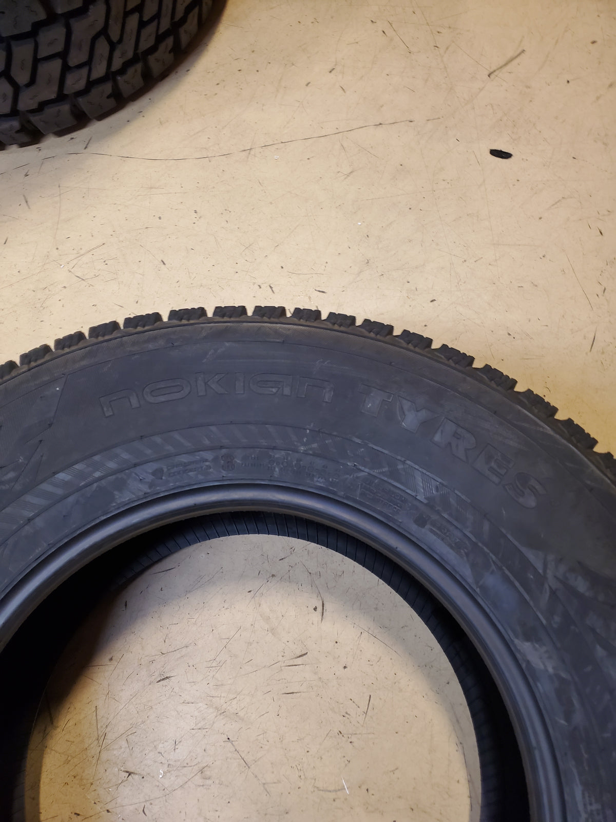 NOS NOKIAN HAKKAPELIITTA R3 SUV BSW P 265 70 17 115R WINTER TIRE T430650