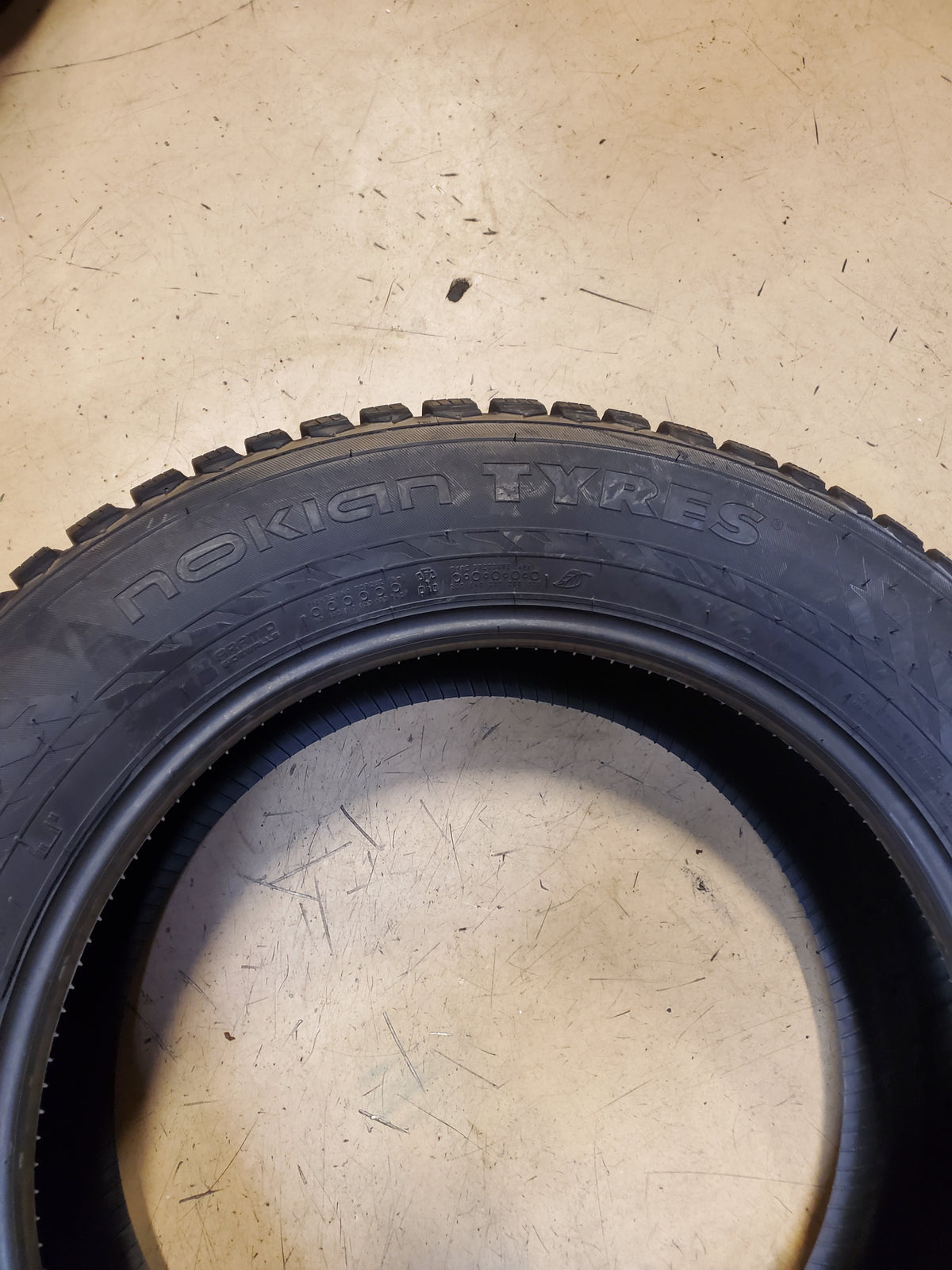 NOKIAN HAKKAPELIITTA 9 SUV STUDDED BSW P 255 60 19 113T WINTER TIRE TS32253
