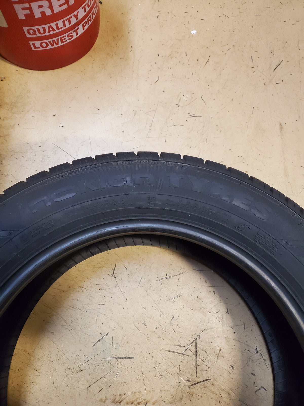 NOS NOKIAN ENTYRE C/S BSW P 225 60 18 100H ALL SEASON TIRE T430396