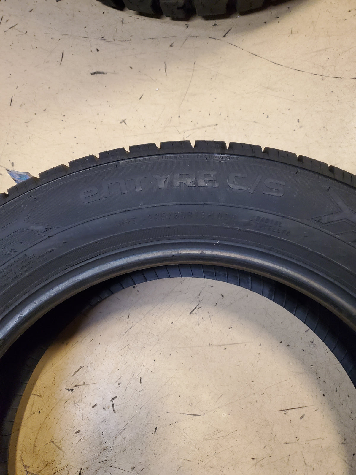 NOS NOKIAN ENTYRE C/S BSW P 225 60 18 100H ALL SEASON TIRE T430396