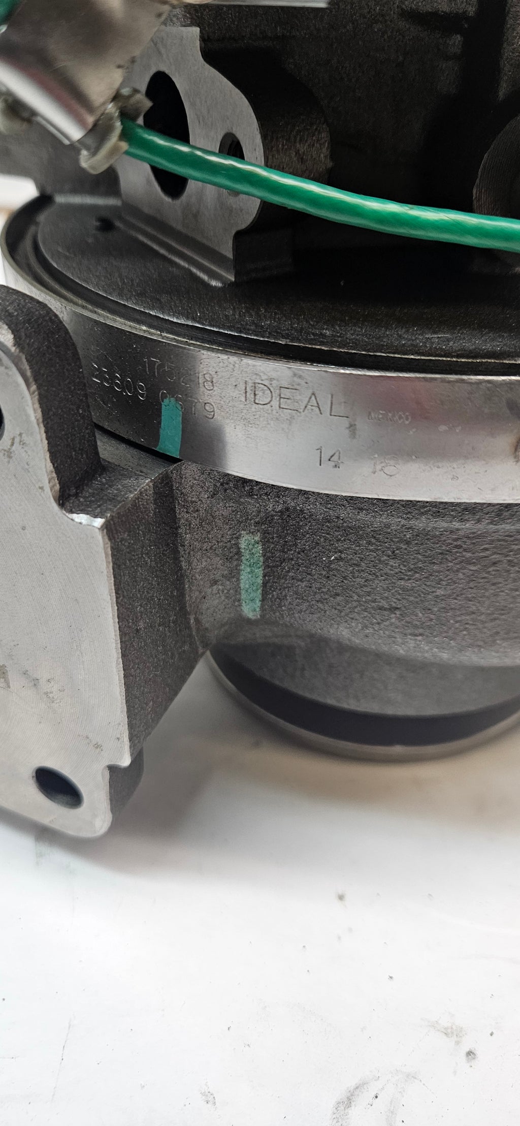 DZ108168 GENUINE JOHN DEERE S200 TURBOCHARGER 24 VOLTS WITH ACTUATOR