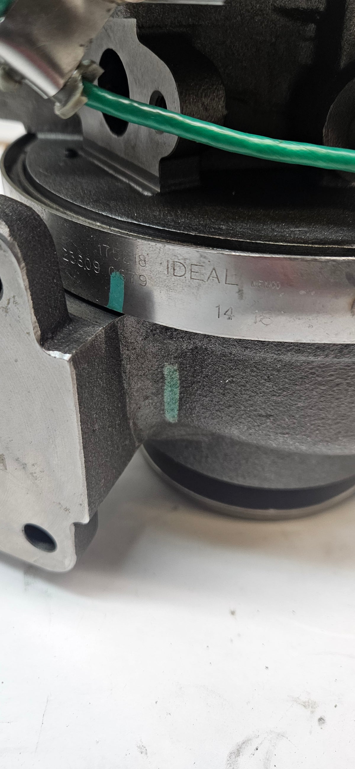 DZ108168 GENUINE JOHN DEERE S200 TURBOCHARGER 24 VOLTS WITH ACTUATOR