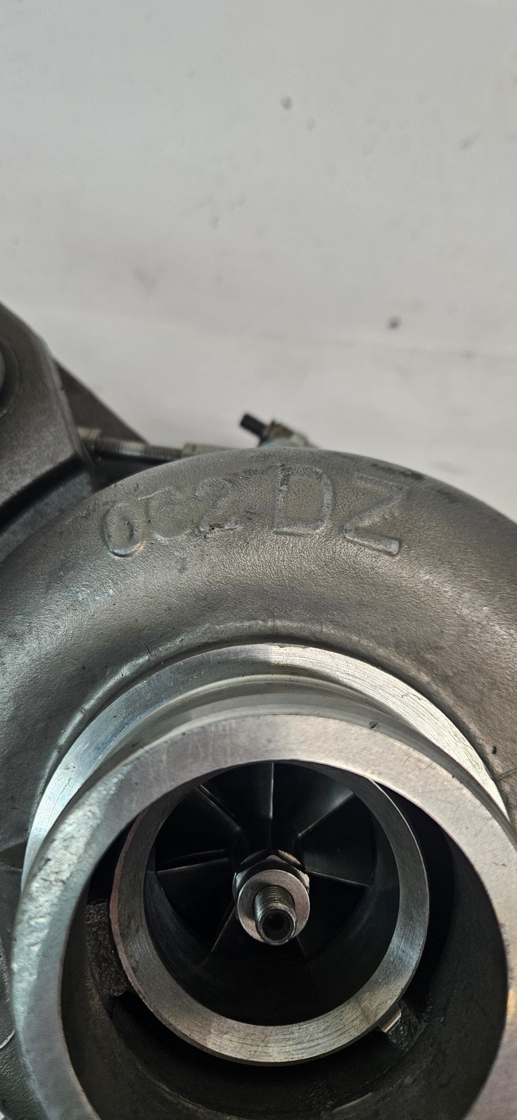 DZ108168 GENUINE JOHN DEERE S200 TURBOCHARGER 24 VOLTS WITH ACTUATOR