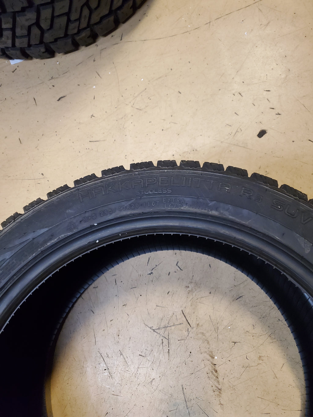 NOKIAN HAKKAPELIITTA R3 SUV BSW P 295 40 20 110T XL WINTER TIRE T430697