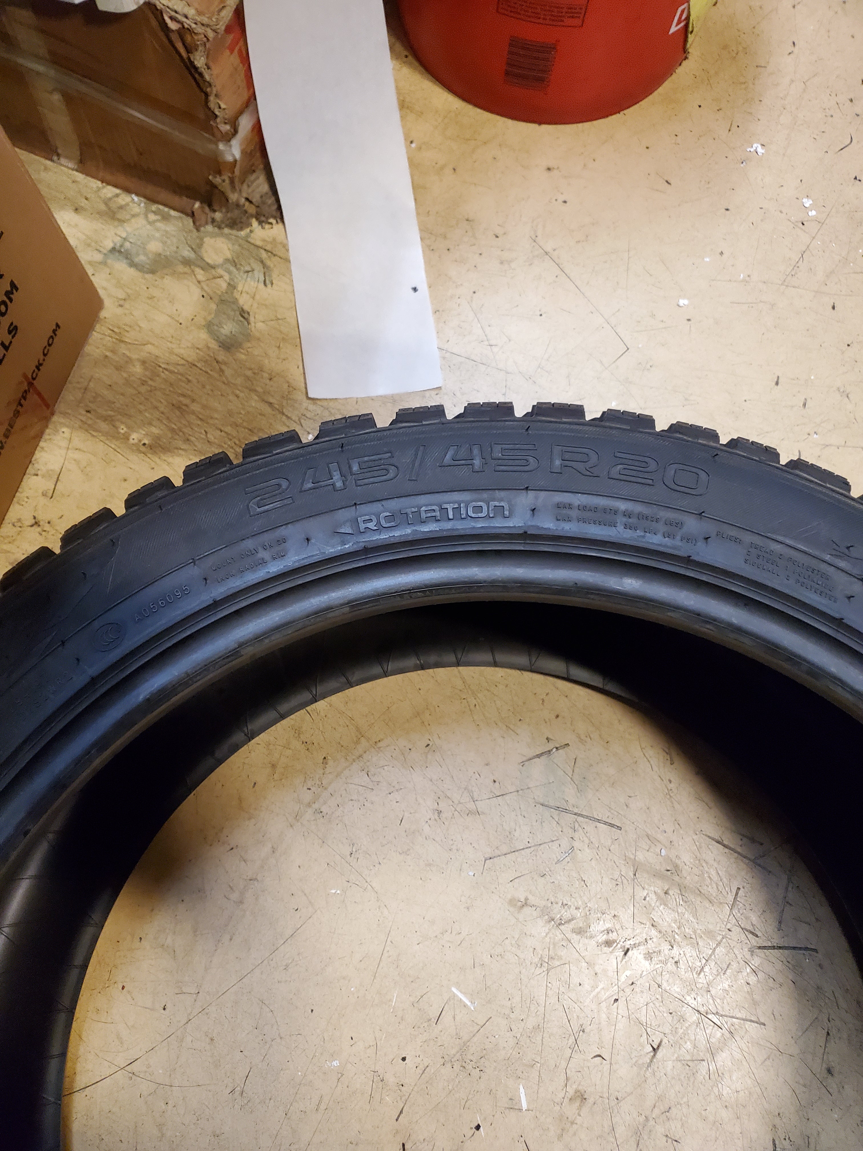 NOS NOKIAN HAKKAPELIITTA 9 SUV STUDDED BSW P 245 45 20 103T WINTER TIRE TS32343
