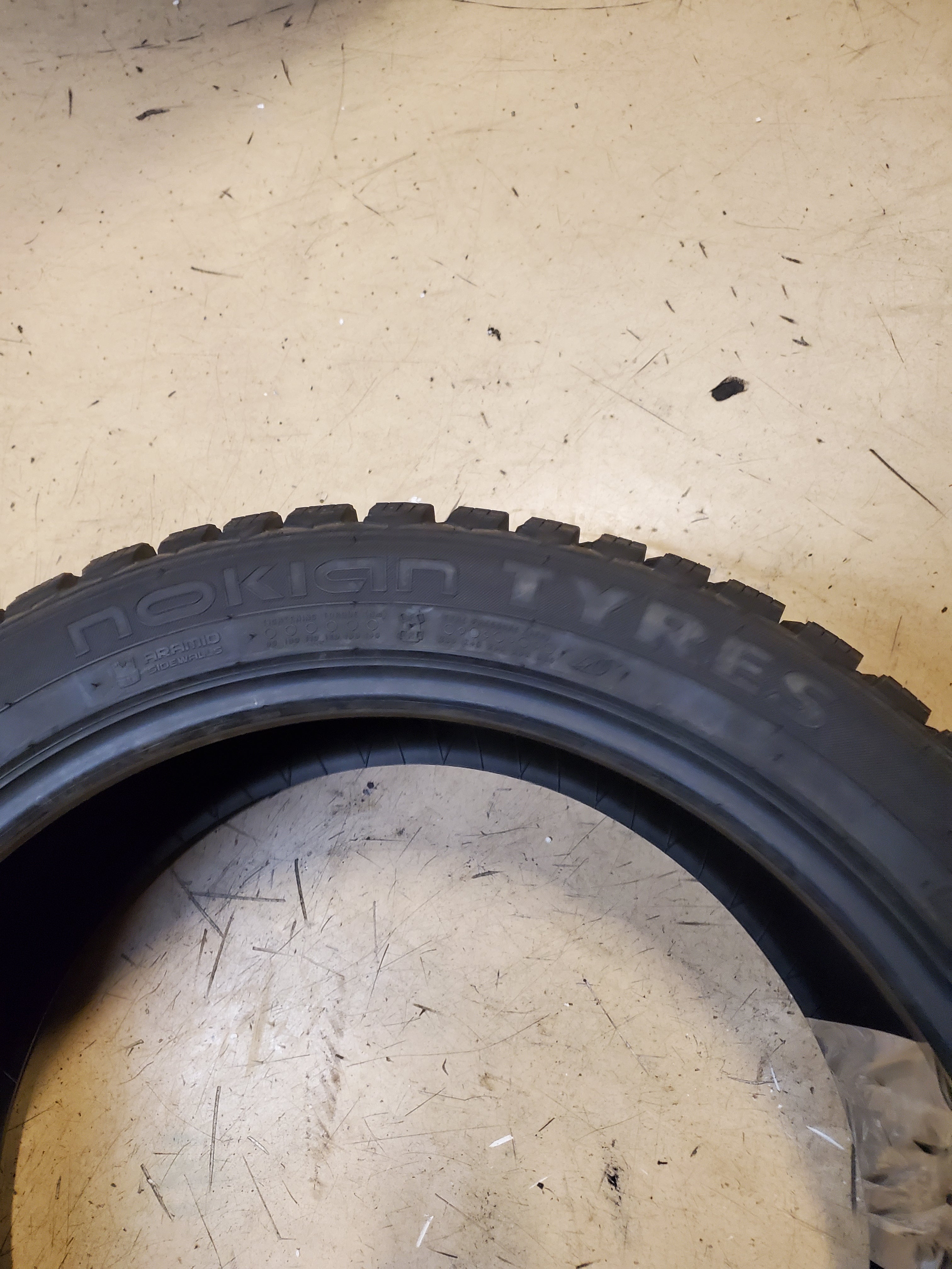 NOS NOKIAN HAKKAPELIITTA 9 SUV STUDDED BSW P 245 45 20 103T WINTER TIRE TS32343