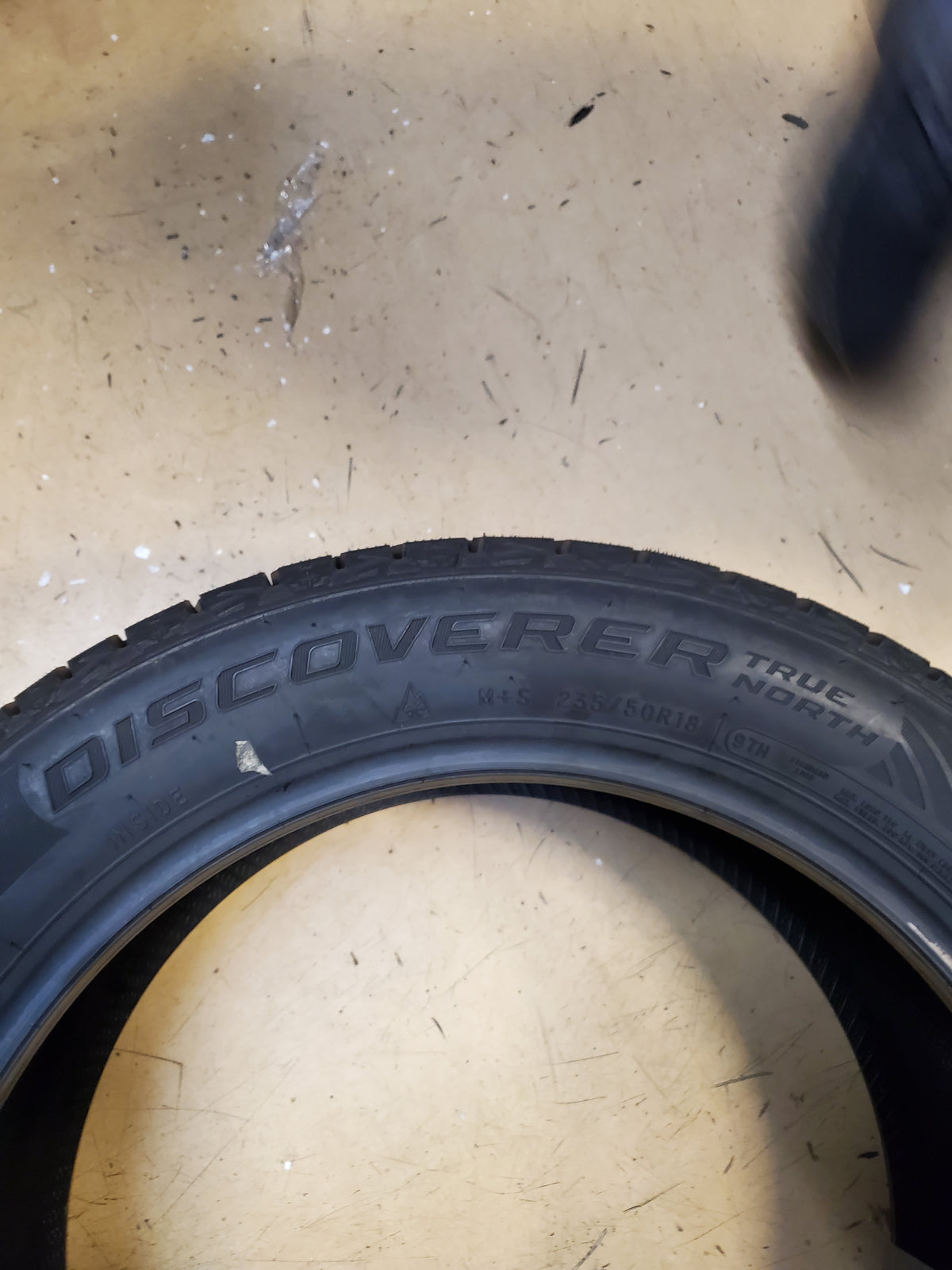 NOS COOPER DISCOVERER TRUE NORTH BSW P 235 50 18 97H WINTER TIRE 166201004