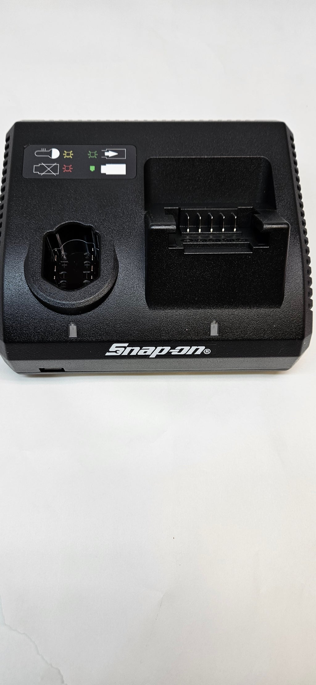 SNAP-ON CT9010K2 18 V 3/8" DRIVE MONSTERLITHIUM CORDLESS IMPACT WRENCH KIT (RED)