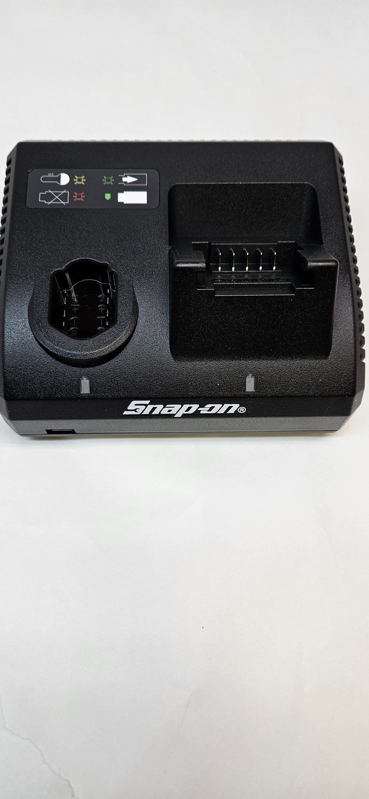 SNAP-ON CT9010K2 18 V 3/8" DRIVE MONSTERLITHIUM CORDLESS IMPACT WRENCH KIT (RED)