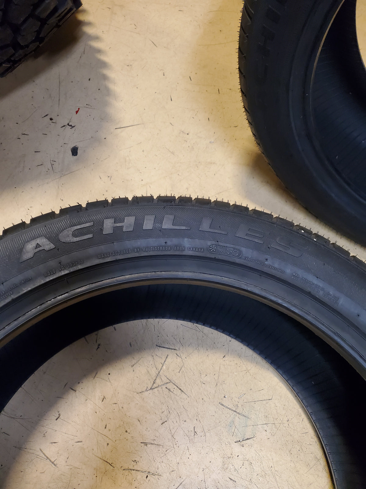 2 NOS ACHILLES DESERT HAWK UHP BSW P 285 45 22 114V XL UHP  TIRE MAG284522