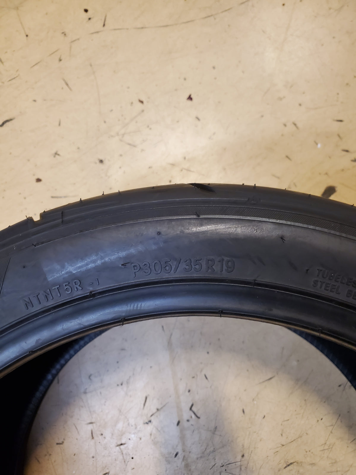 NOS NITTO NT05R BSW P 305 35 19 LL RACING TIRE 207570