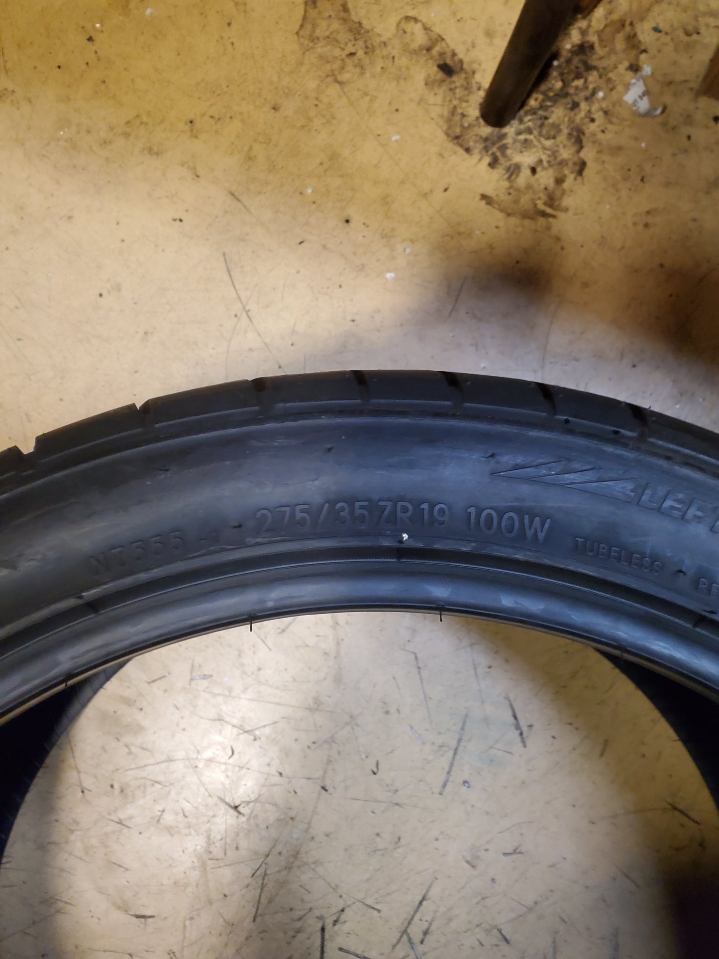 NOS NITTO NT555 EXTREME ZR BSW P 275 35 19 100W UHP TIRE 182810