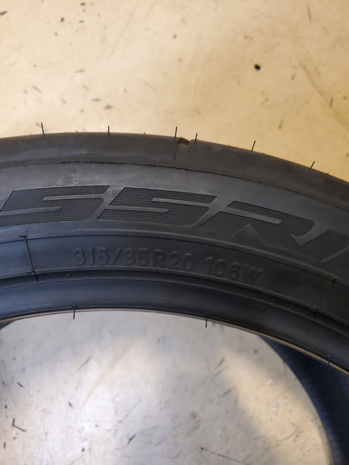 NITTO NT555RII BSW P 315 35 20 106W RACING TIRE 108630