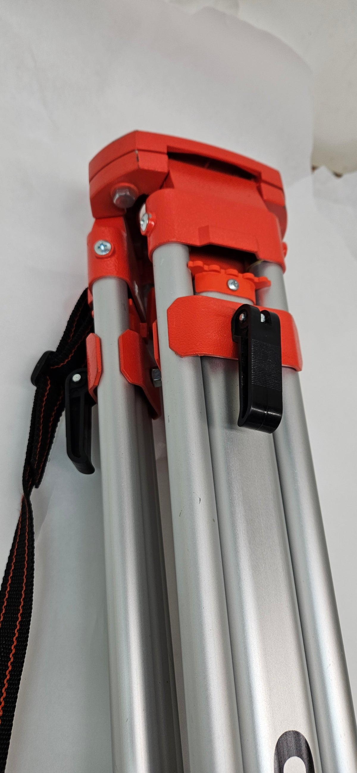 CST/BERGER TRIPOD 60ALWI20-O HEAVY DUTY ALUM.