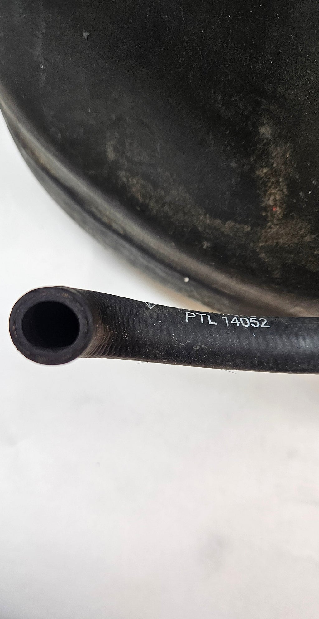 USED GENUINE PORSCHE 928 GTS 93-95 FUEL TANK W/ FUEL LEVEL SENDER UNIT 928 201 003 05 / 06