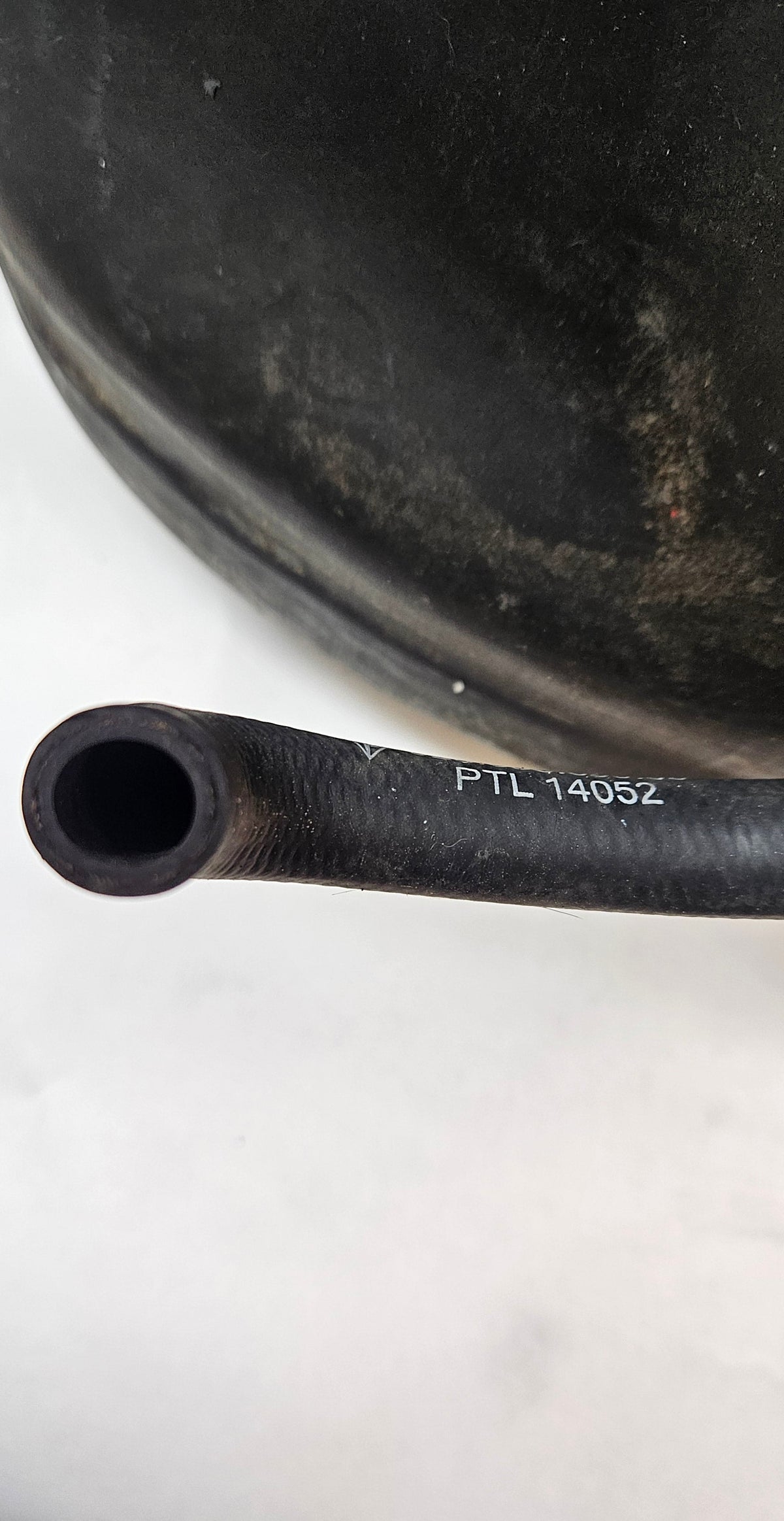USED GENUINE PORSCHE 928 GTS 93-95 FUEL TANK W/ FUEL LEVEL SENDER UNIT 928 201 003 05 / 06