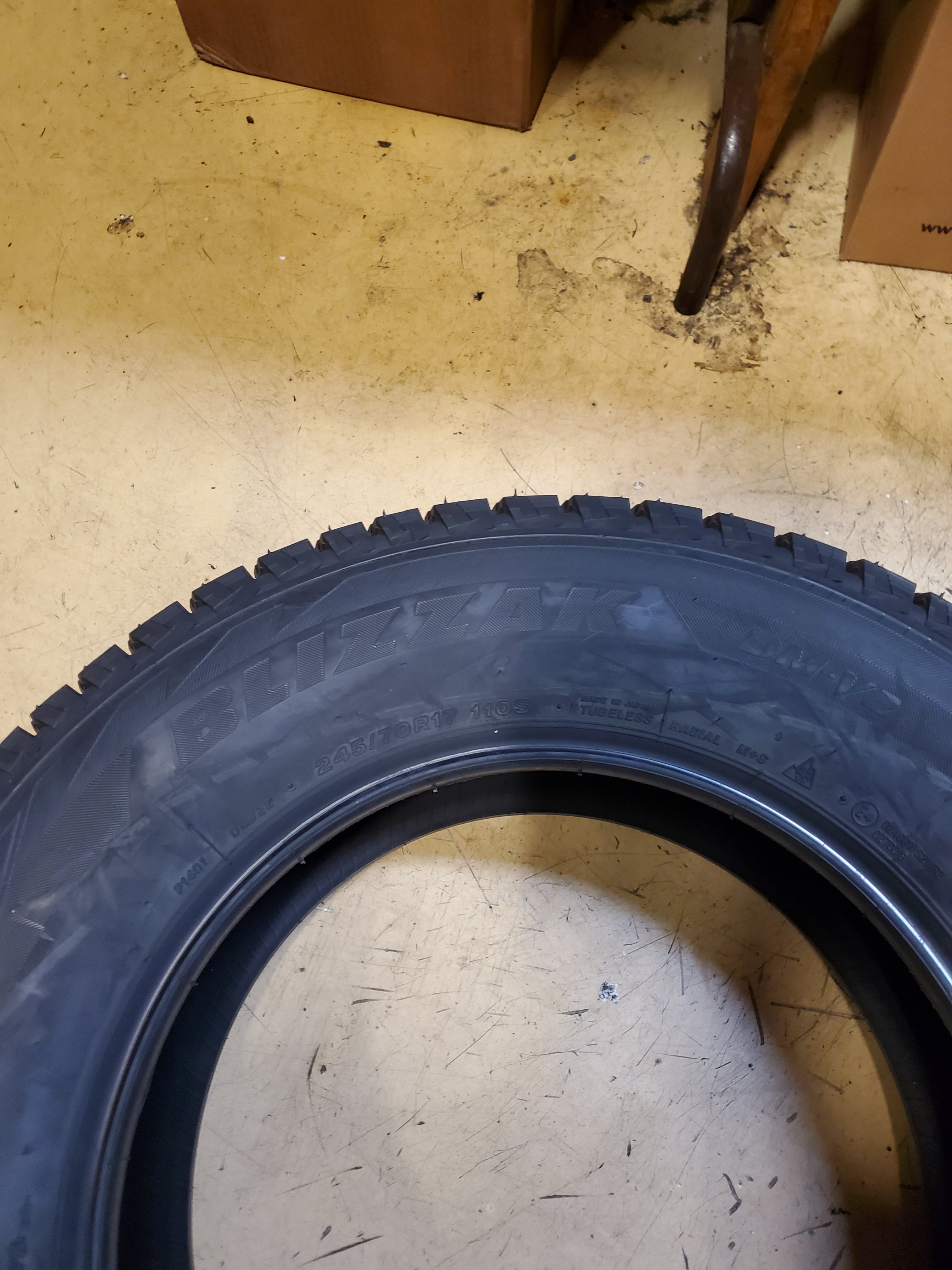 BRIDGESTONE BLIZZAK DM-V2 BSW P 245 70 17 110S WINTER TIRE 016372