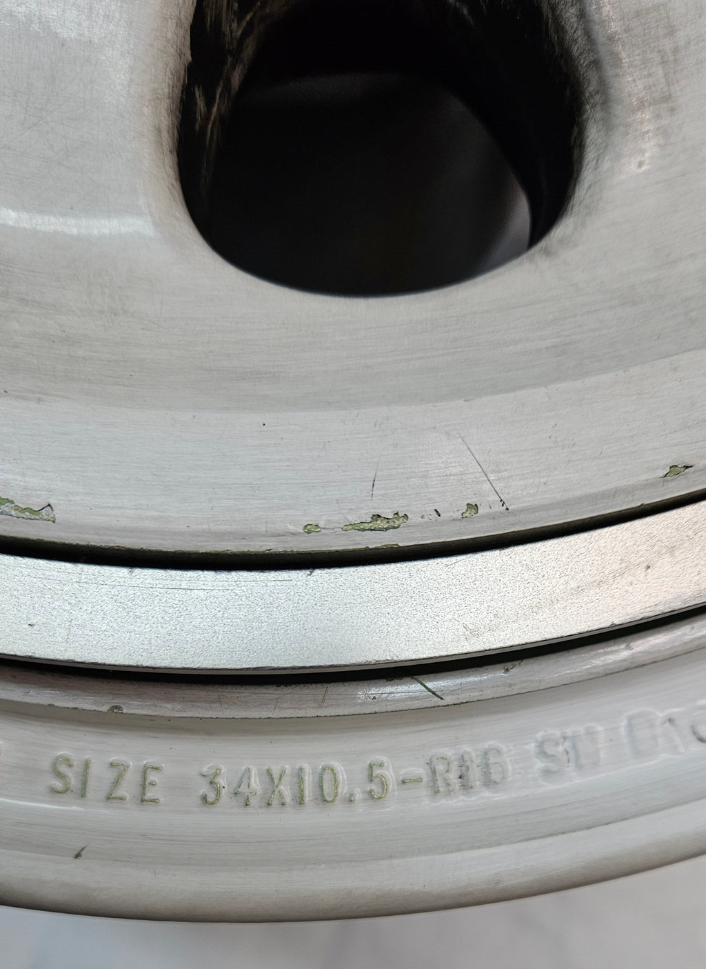 HONEYWELL WHEEL LANDING GEAR 34X10.5-R16  WHITE T-39 AIRCRAFT WHEEL 2614501-2