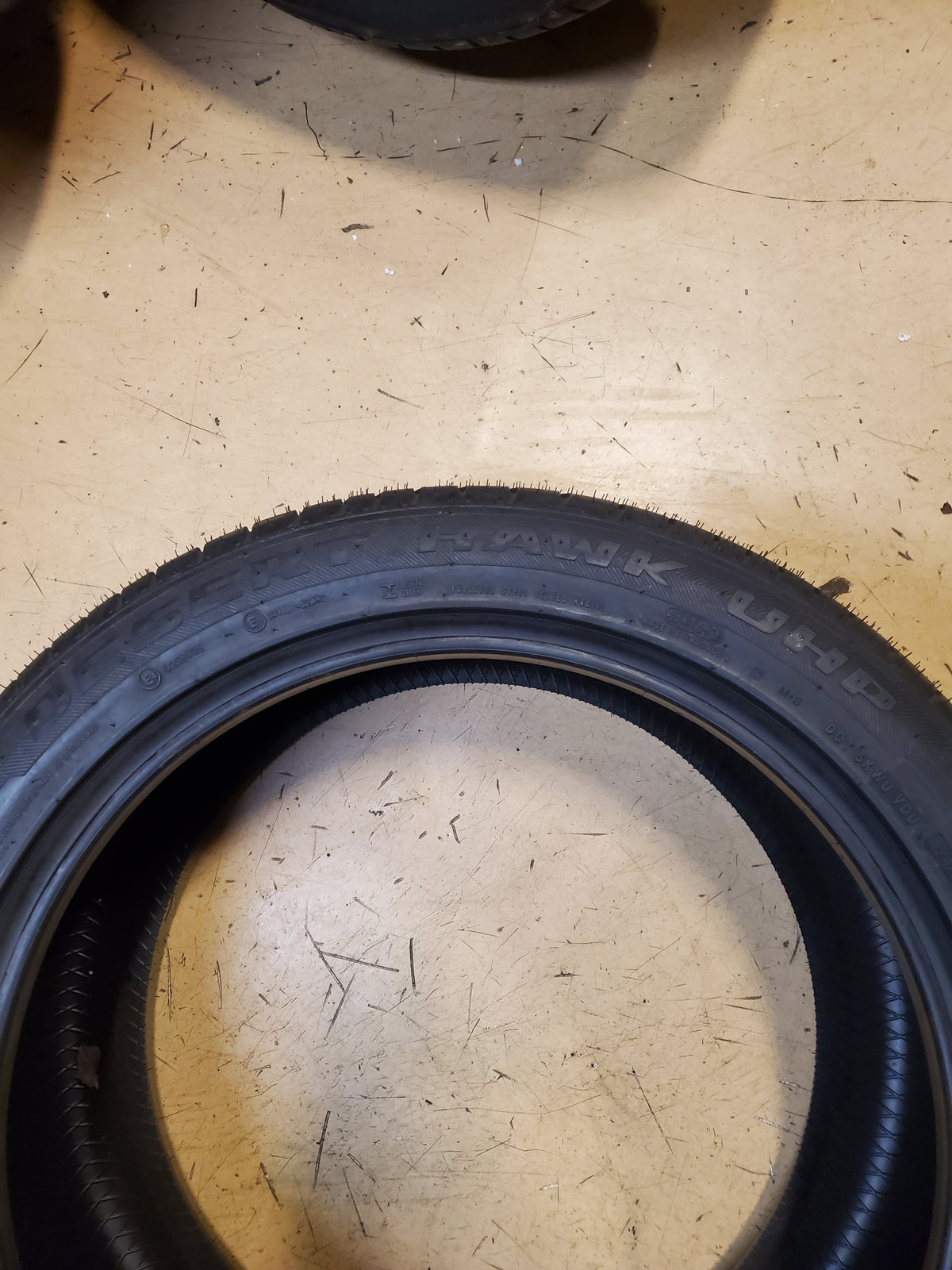 ACHILLES DESERT HAWK UHP BSW P 275 40 20 106V XL TIRE MAG274020