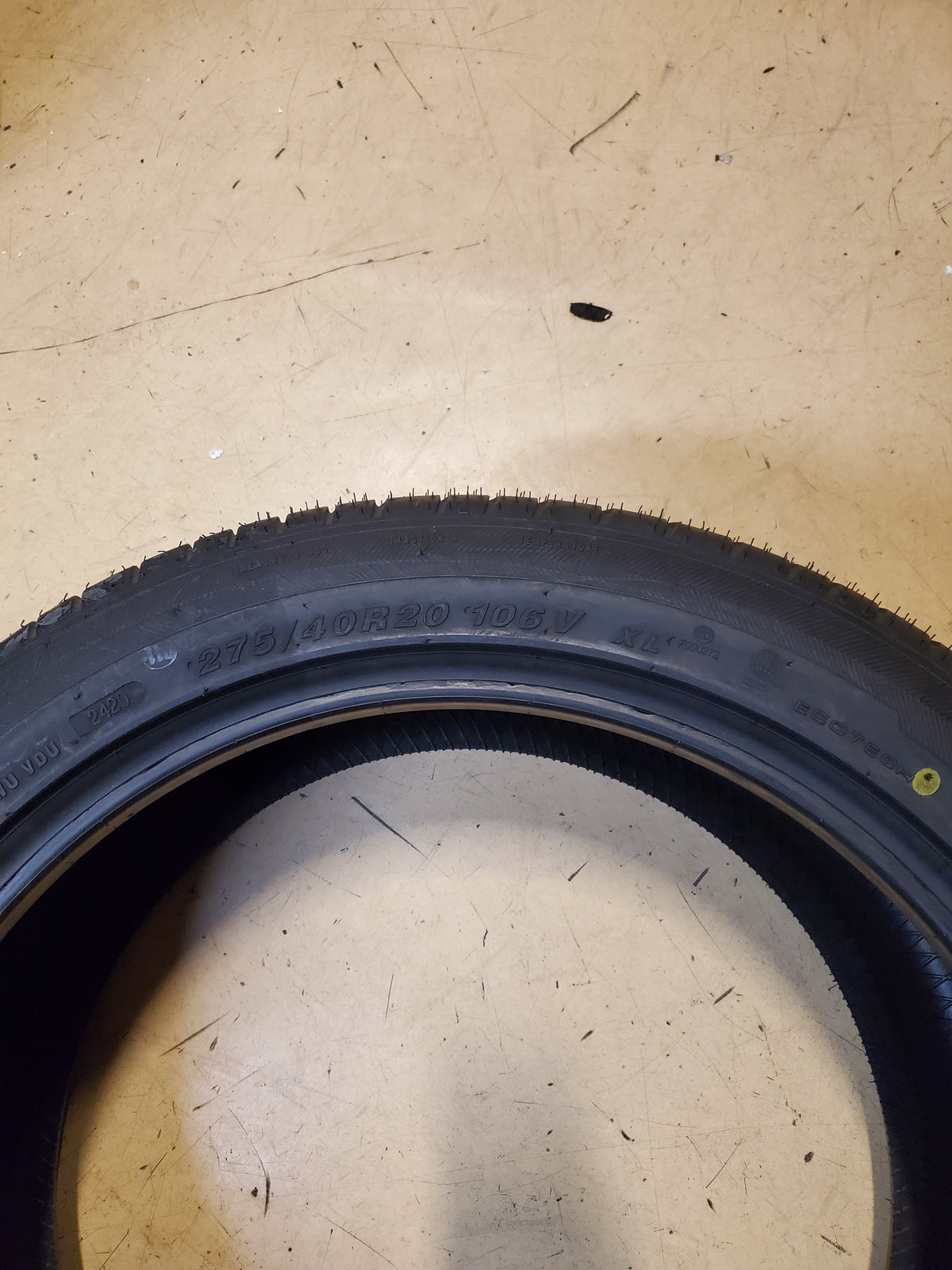 ACHILLES DESERT HAWK UHP BSW P 275 40 20 106V XL TIRE MAG274020