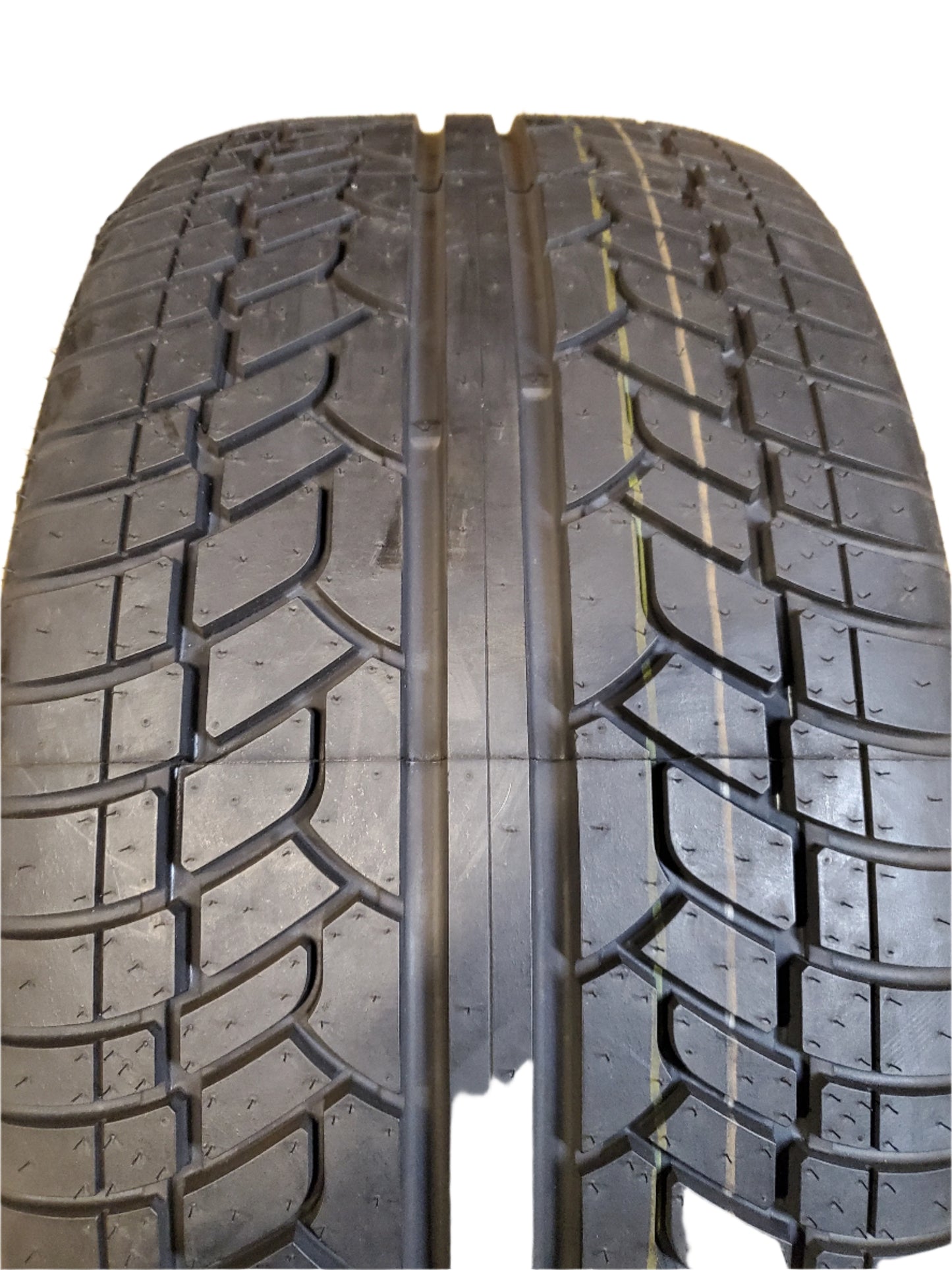 NOS ACHILLES DESERT HAWK UHP BSW P 305 40 22 114V XL TIRE MAG304022