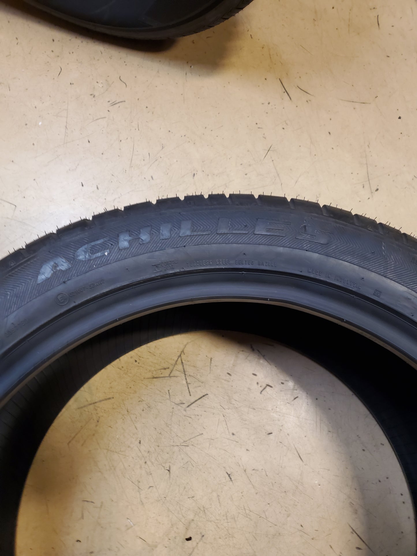 NOS ACHILLES DESERT HAWK UHP BSW P 305 40 22 114V XL TIRE MAG304022