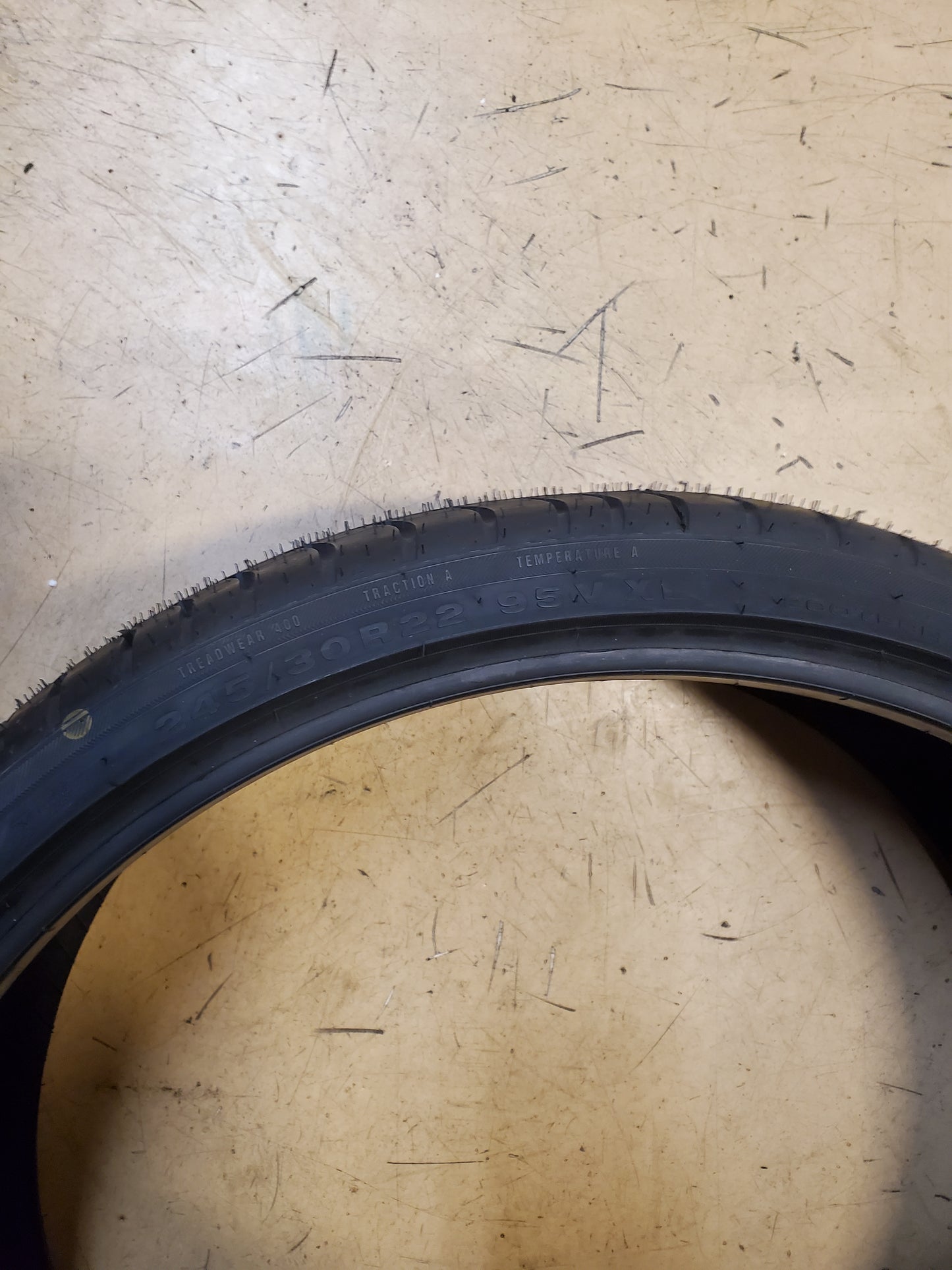 NOS ACHILLES DESERT HAWK UHP BSW P 245 30 22 95V XL TIRE MAG243022