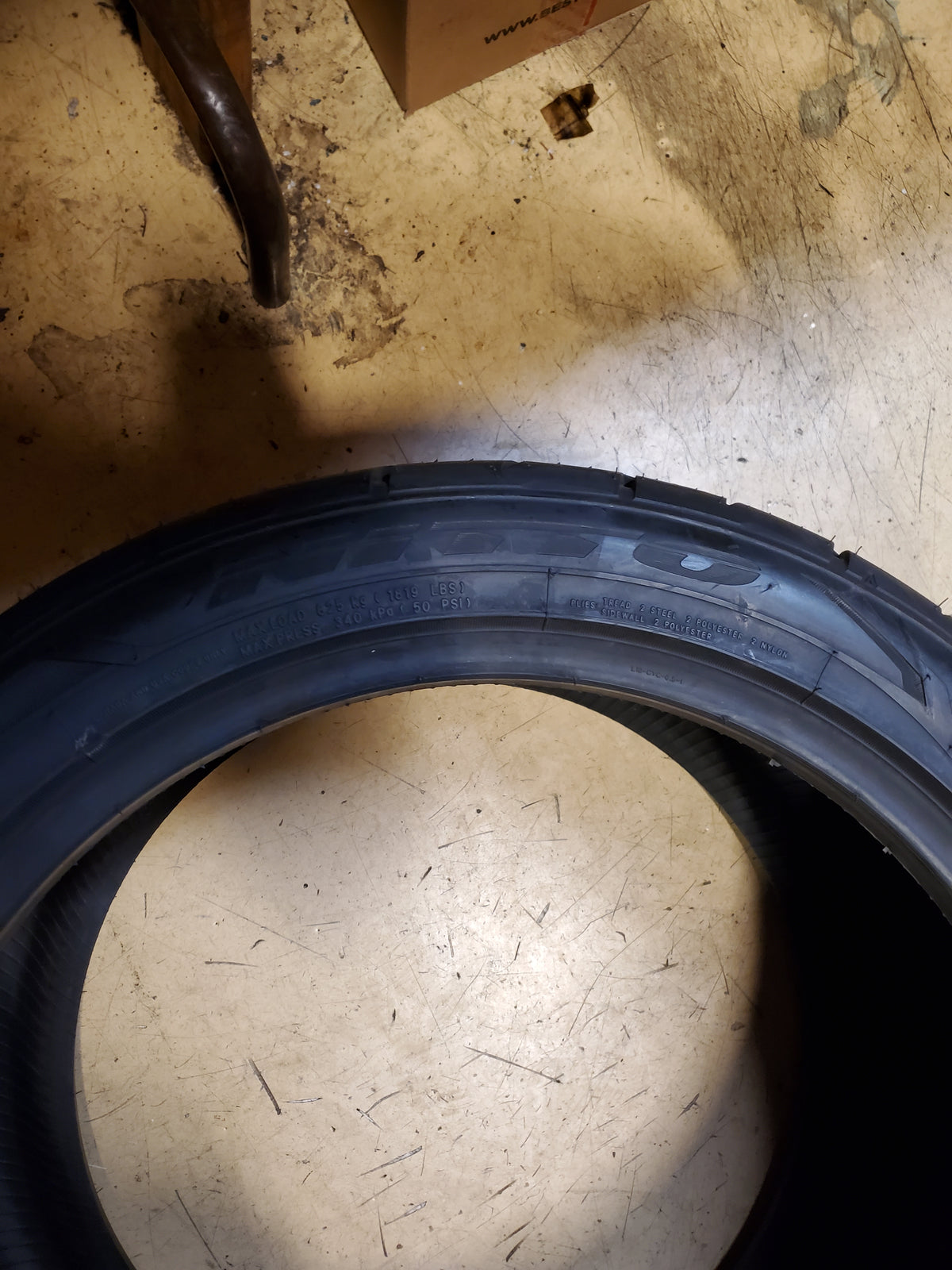 NITTO NT555 G2 BSW P 285 35 18 101W XL UHP TIRE 211430